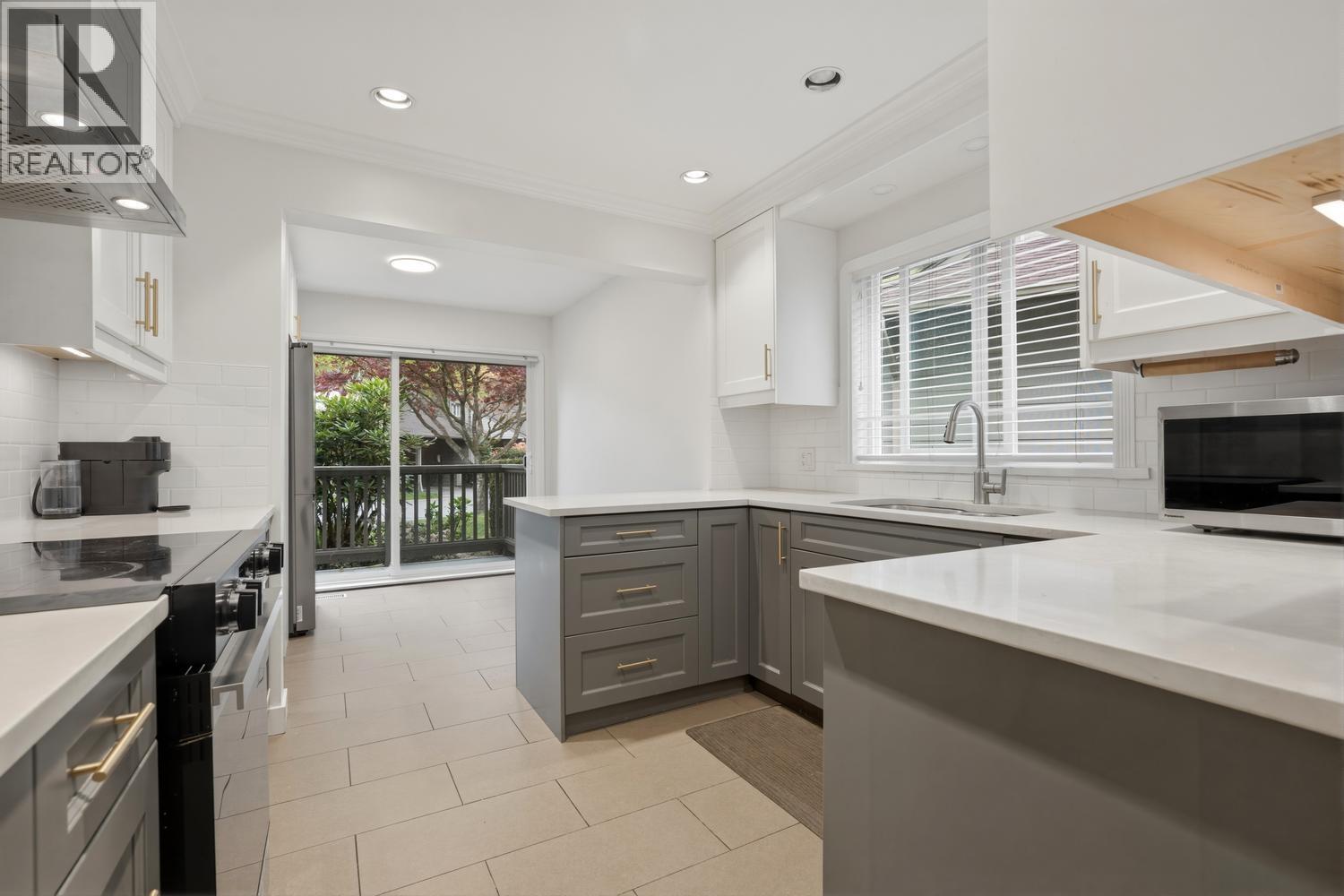 9546 Willowleaf Place, Burnaby, British Columbia  V5A 4A5 - Photo 8 - R3115178