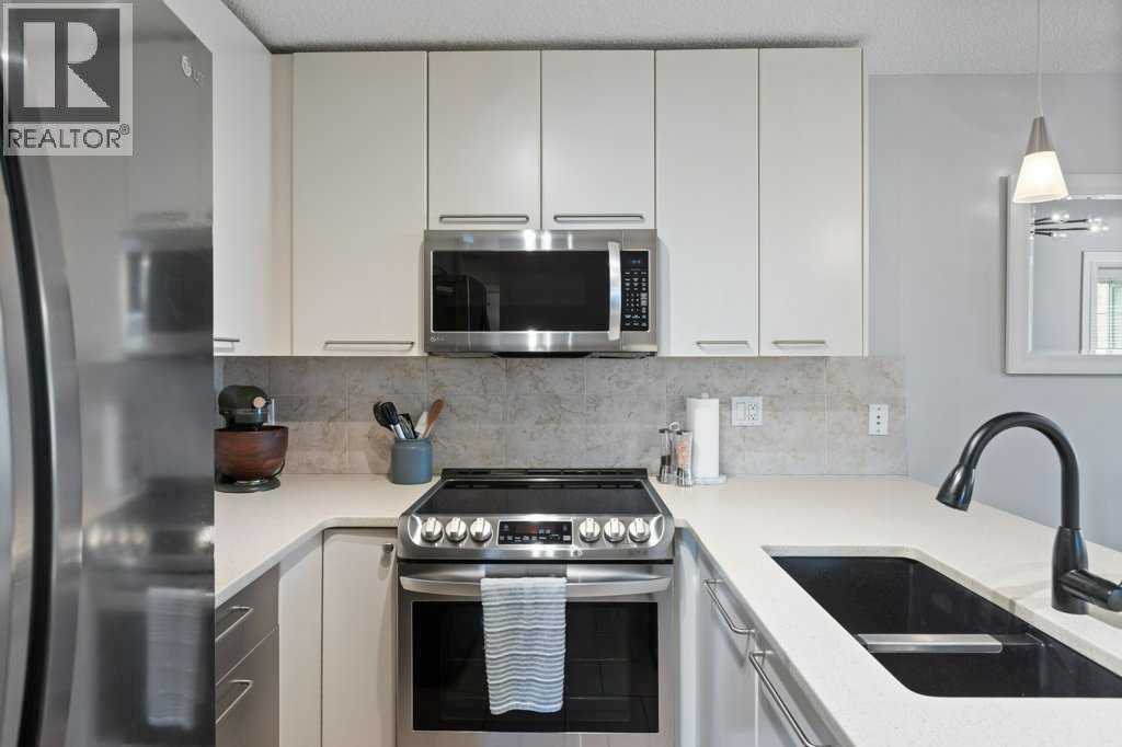 215, 35 Richard Court Sw, Calgary, Alberta  T3E 7N9 - Photo 3 - A2304746