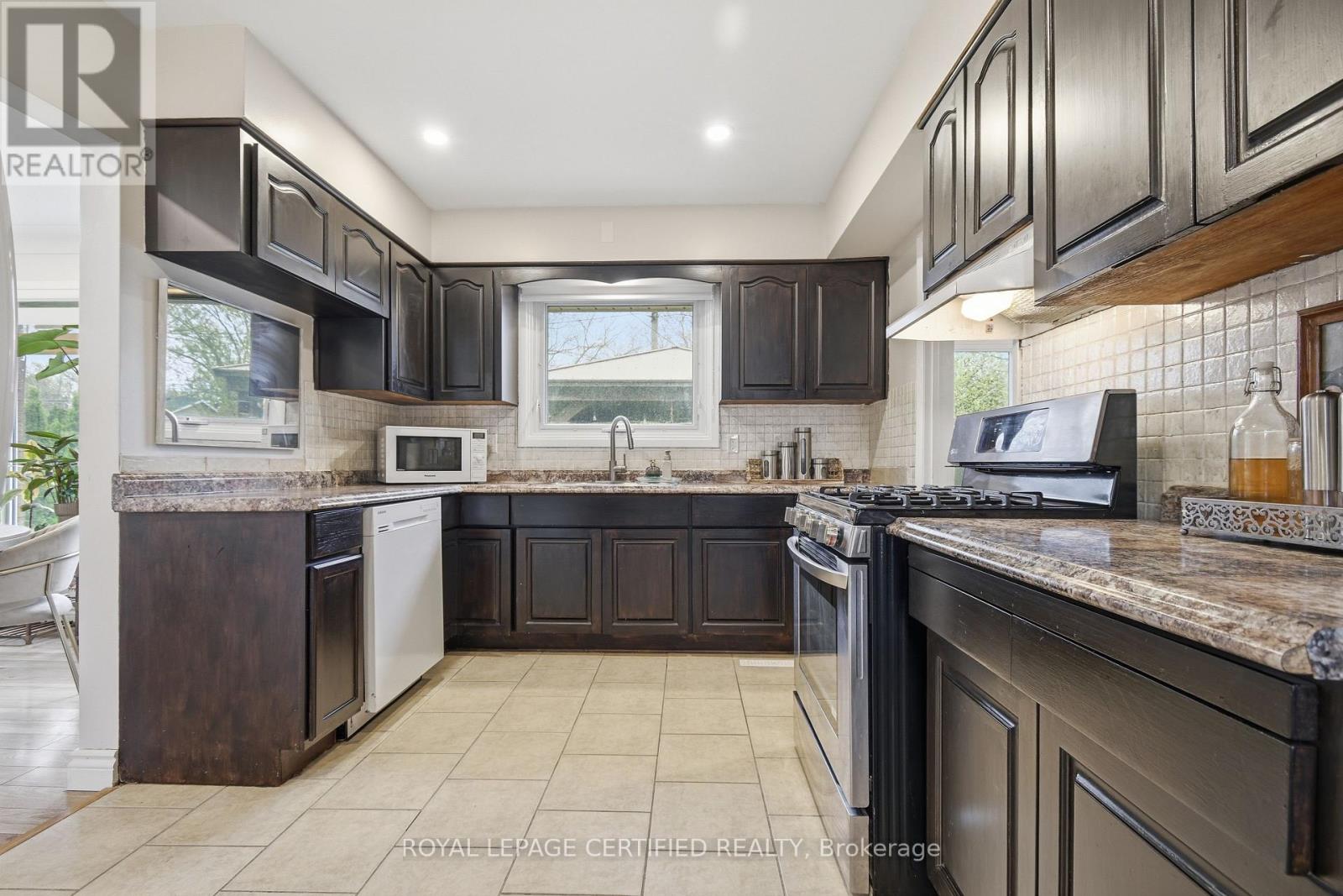 2435 Mckay Avenue, Windsor, Ontario  N9E 2P4 - Photo 15 - X13045028