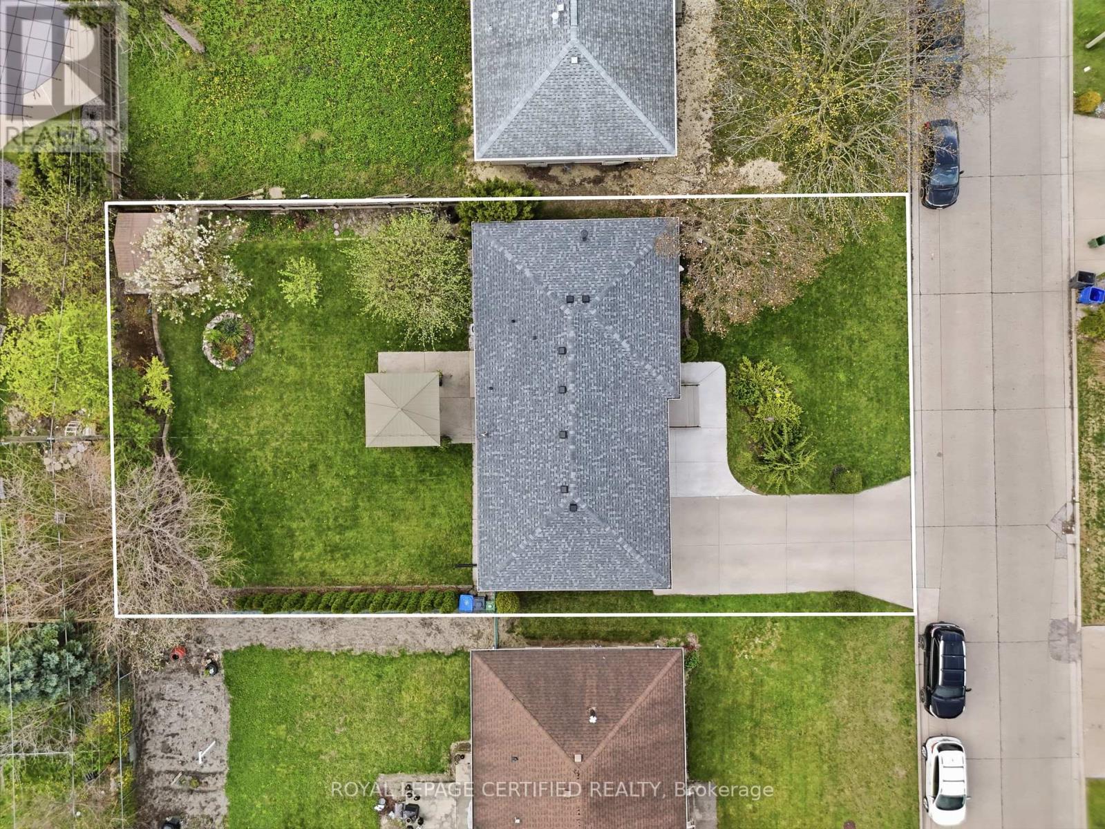 2435 Mckay Avenue, Windsor, Ontario  N9E 2P4 - Photo 3 - X13045028