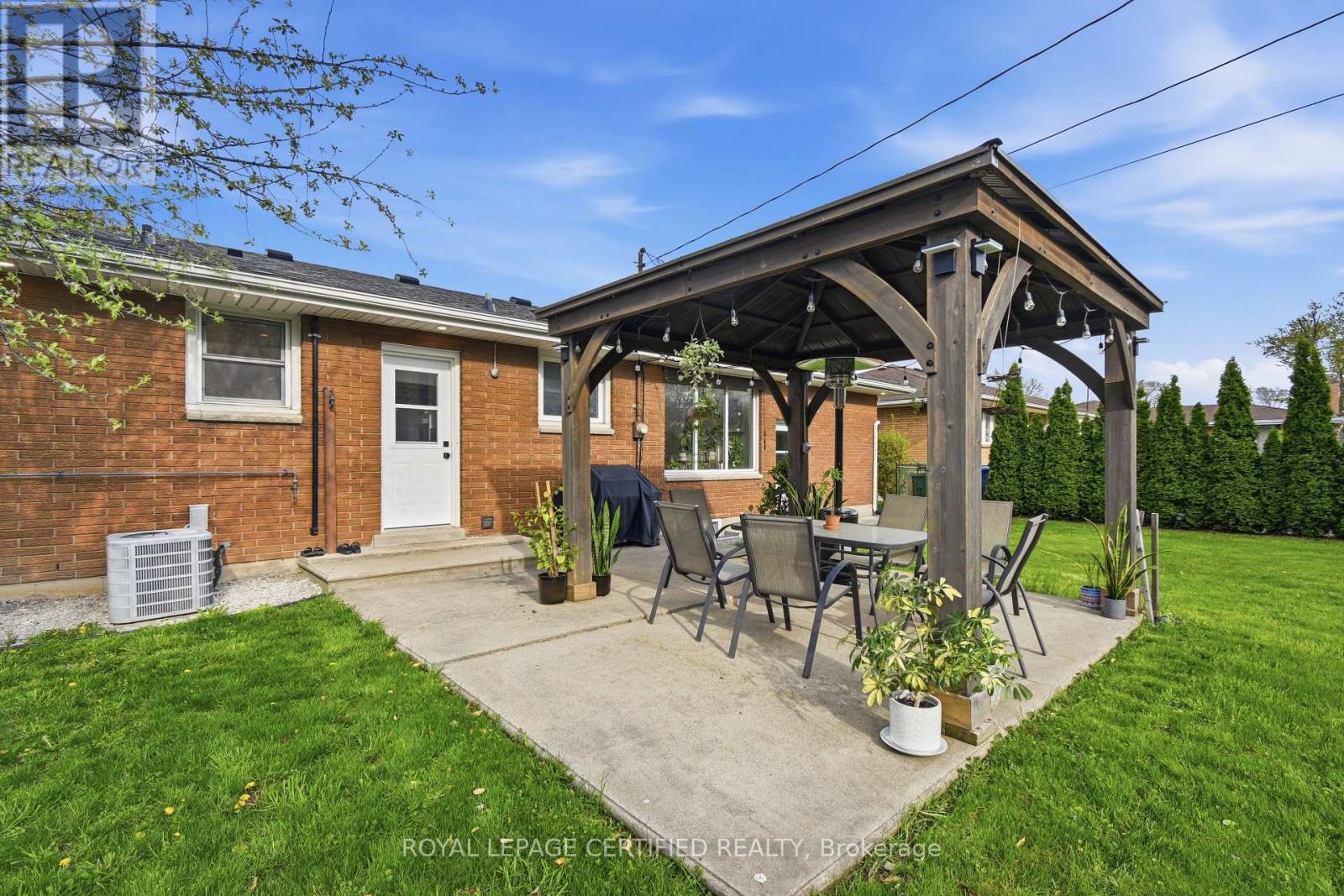 2435 Mckay Avenue, Windsor, Ontario  N9E 2P4 - Photo 9 - X13045028