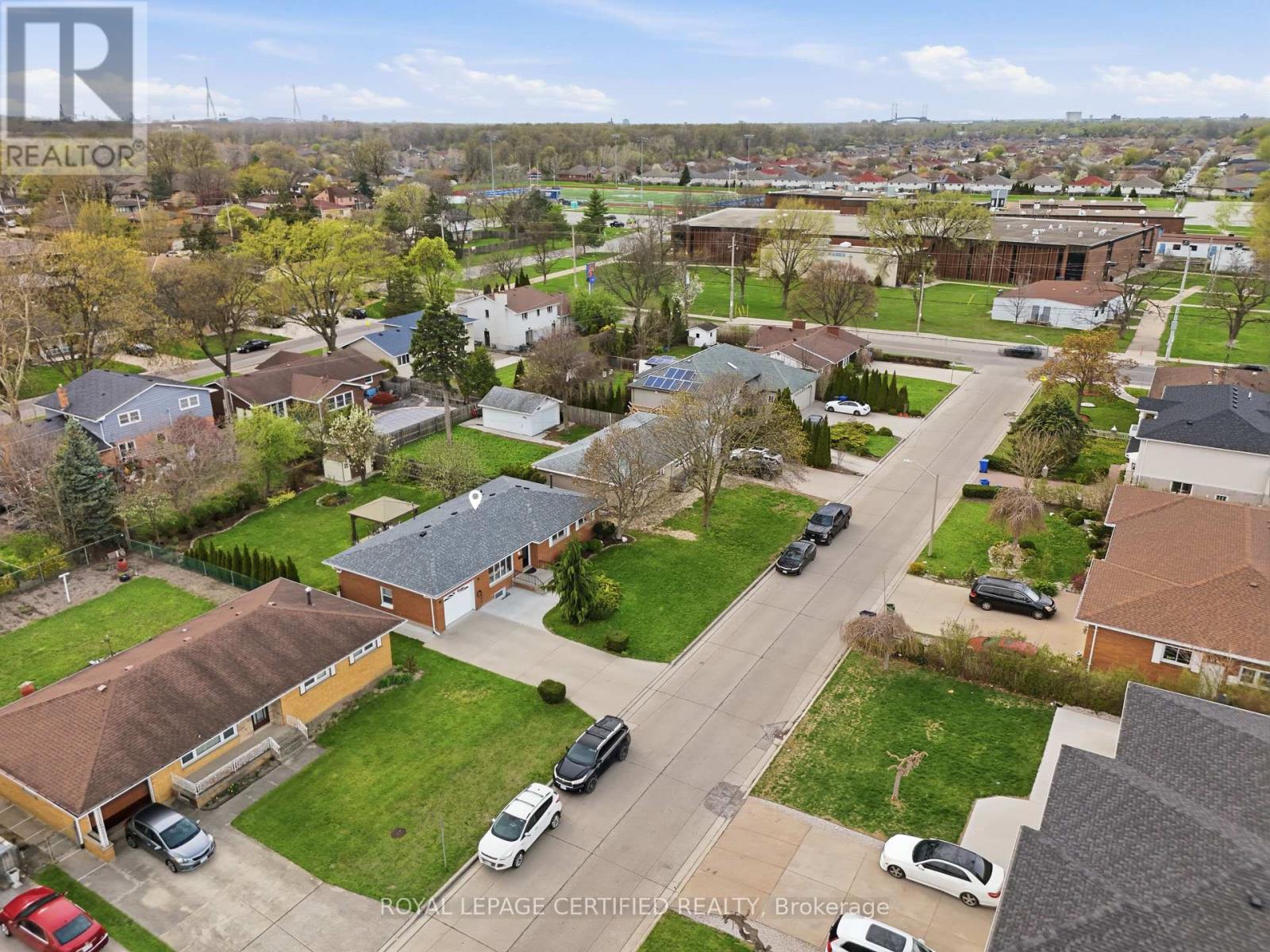 2435 Mckay Avenue, Windsor, Ontario  N9E 2P4 - Photo 4 - X13045028