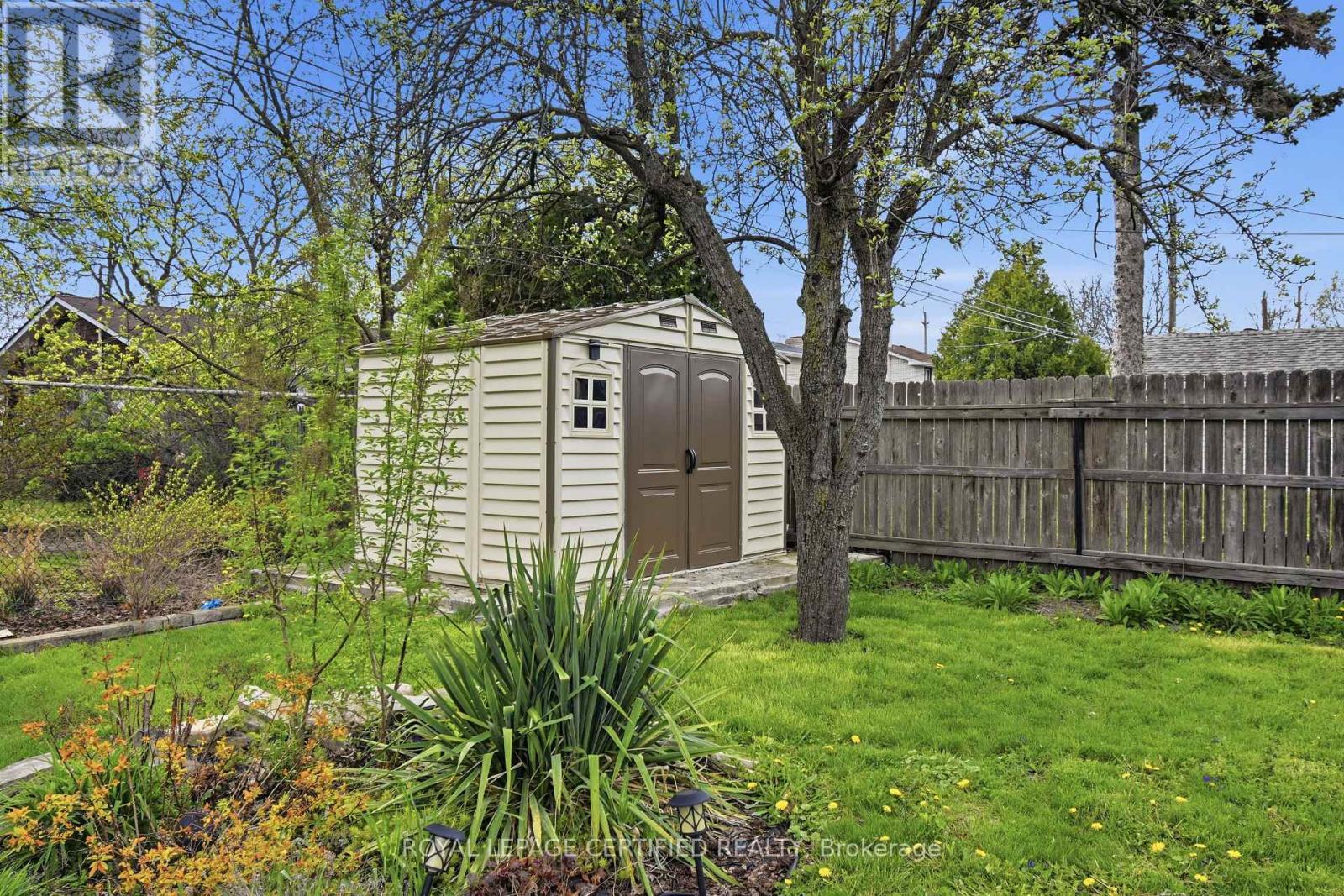 2435 Mckay Avenue, Windsor, Ontario  N9E 2P4 - Photo 8 - X13045028