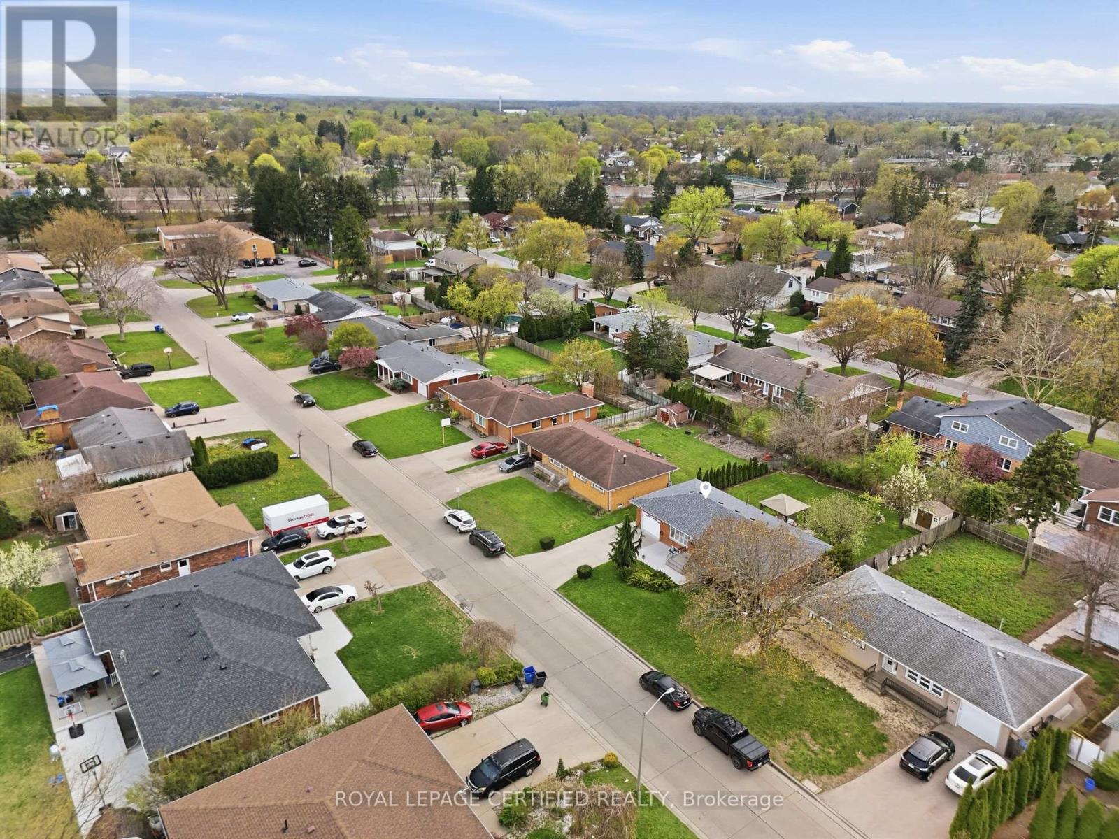 2435 Mckay Avenue, Windsor, Ontario  N9E 2P4 - Photo 5 - X13045028