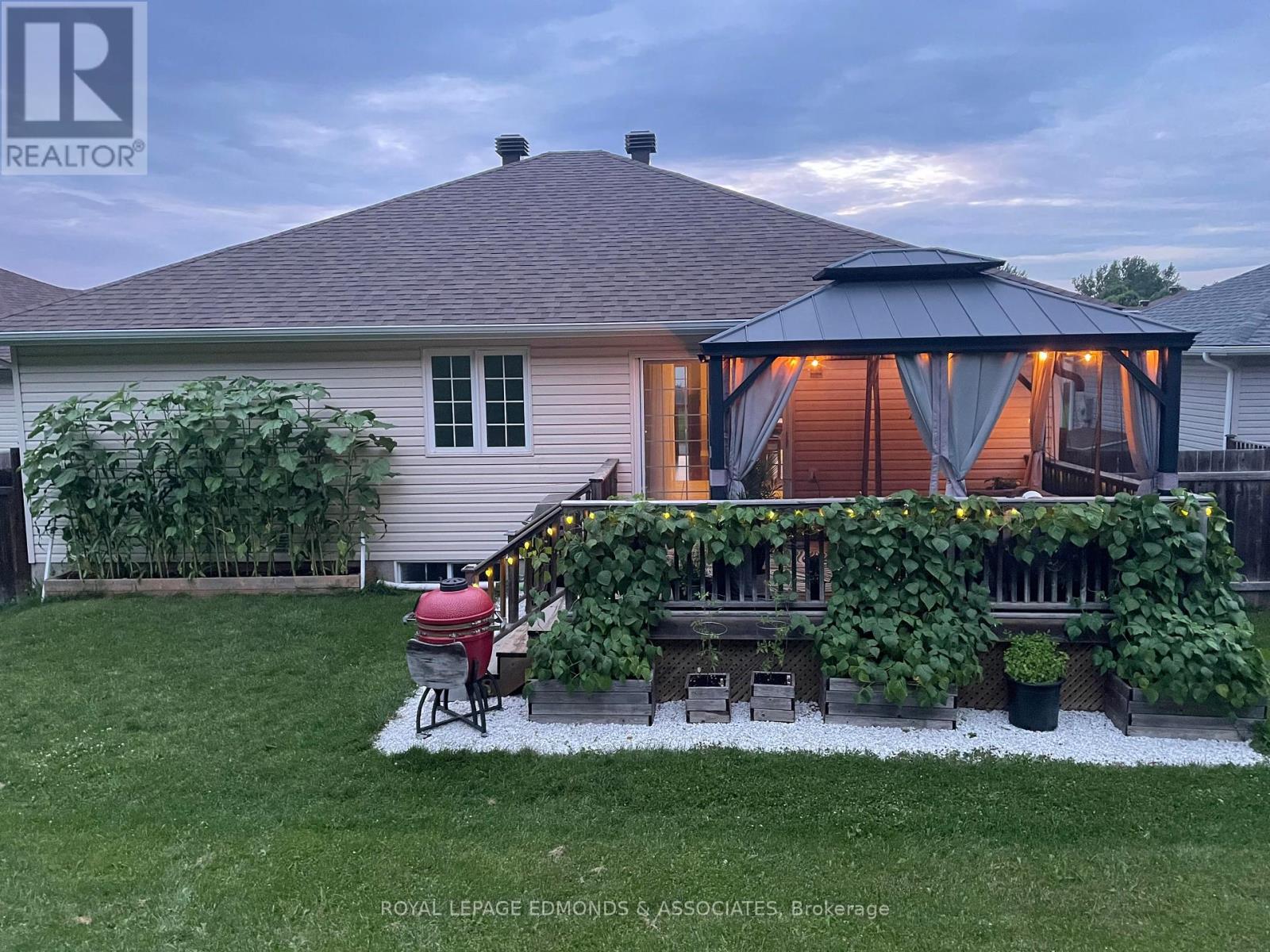 669 Fairview Avenue S, Laurentian Valley, Ontario  K8A 8N4 - Photo 36 - X12925520