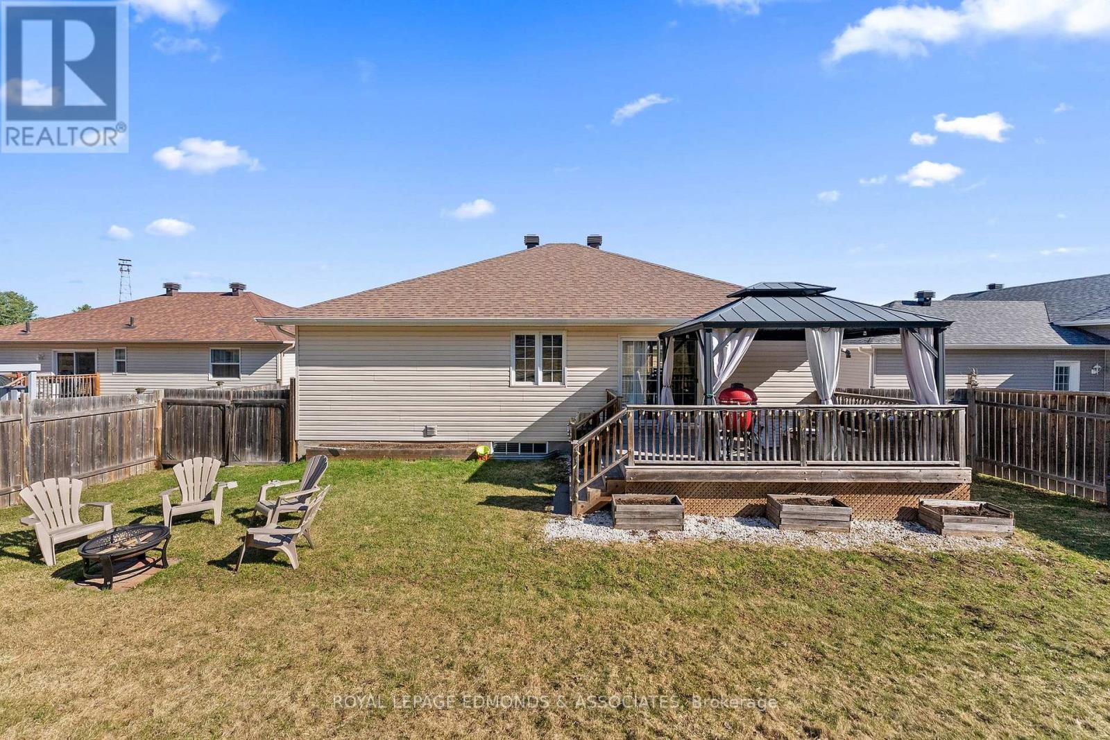 669 Fairview Avenue S, Laurentian Valley, Ontario  K8A 8N4 - Photo 31 - X12925520