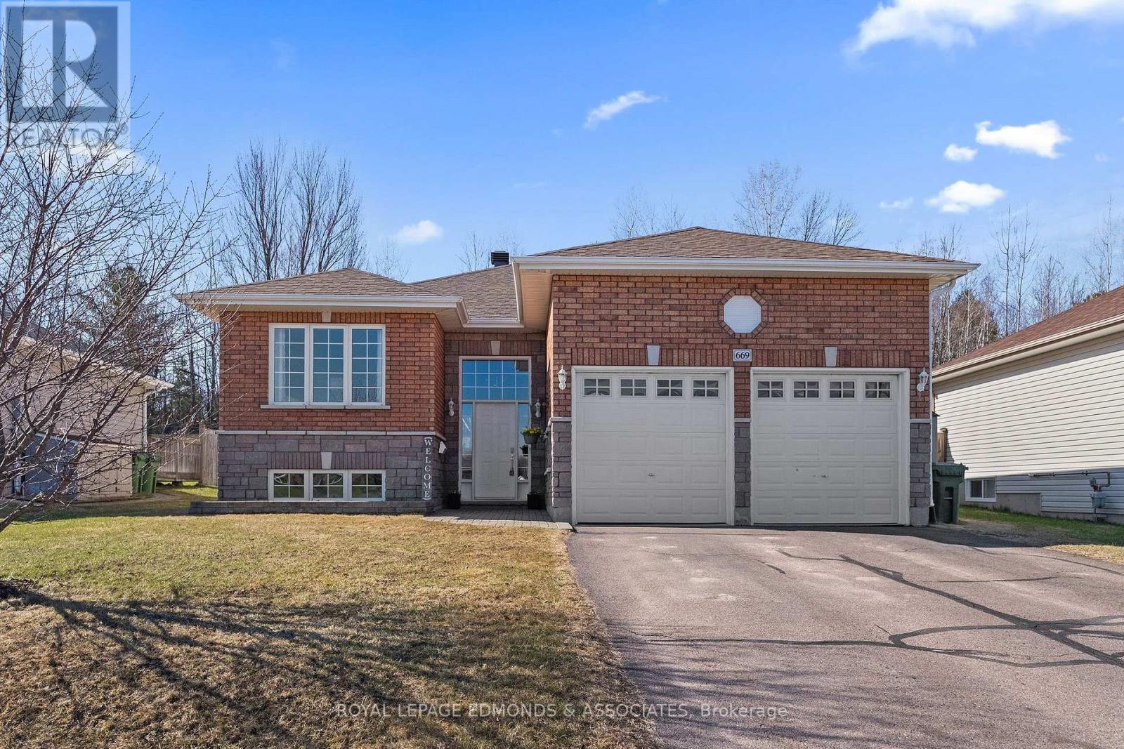 669 FAIRVIEW AVENUE S, Laurentian Valley, Ontario