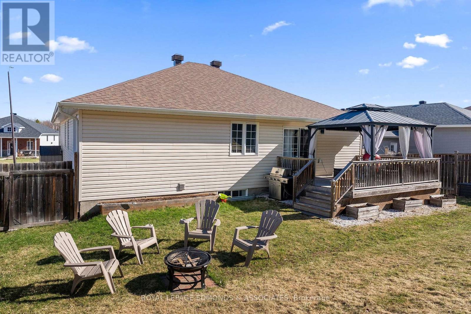 669 Fairview Avenue S, Laurentian Valley, Ontario  K8A 8N4 - Photo 29 - X12925520