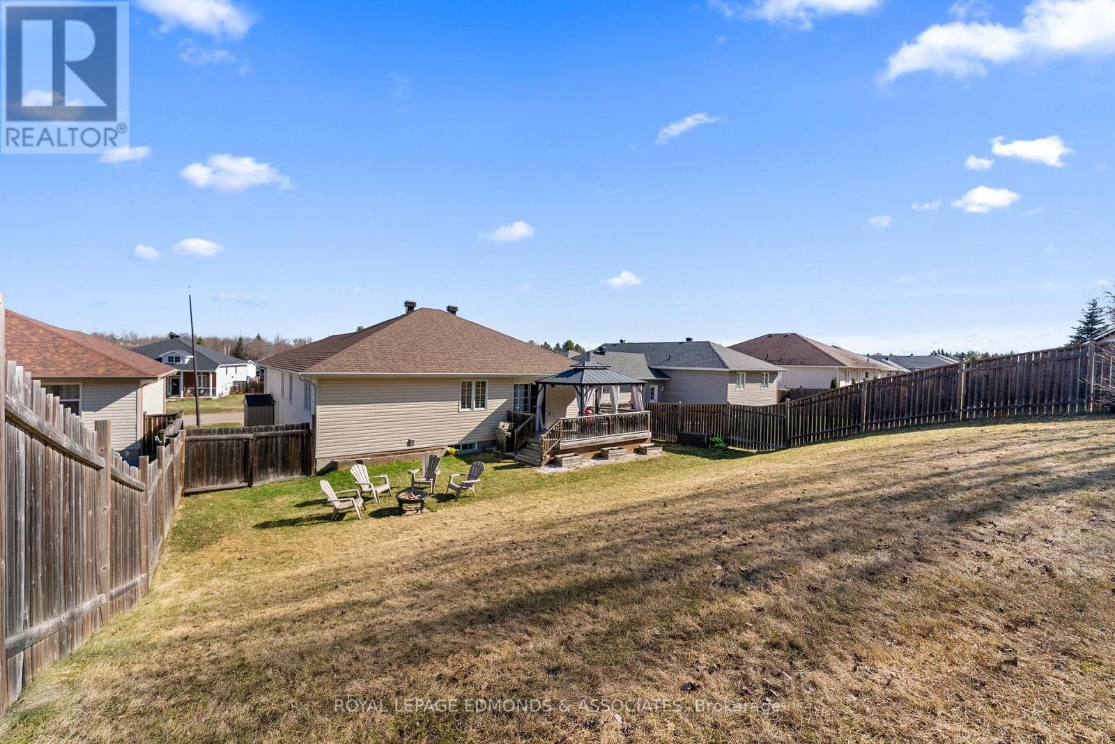 669 Fairview Avenue S, Laurentian Valley, Ontario  K8A 8N4 - Photo 30 - X12925520