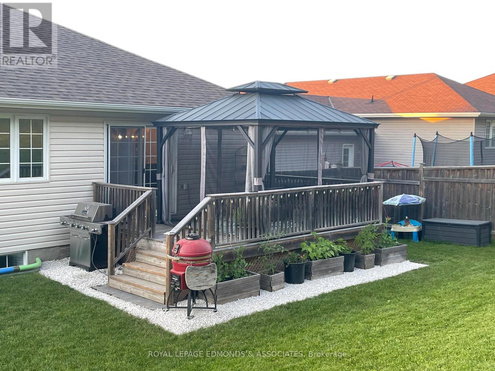 669 Fairview Avenue S, Laurentian Valley, Ontario  K8A 8N4 - Photo 35 - X12925520