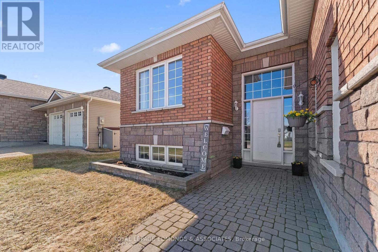 669 Fairview Avenue S, Laurentian Valley, Ontario  K8A 8N4 - Photo 38 - X12925520