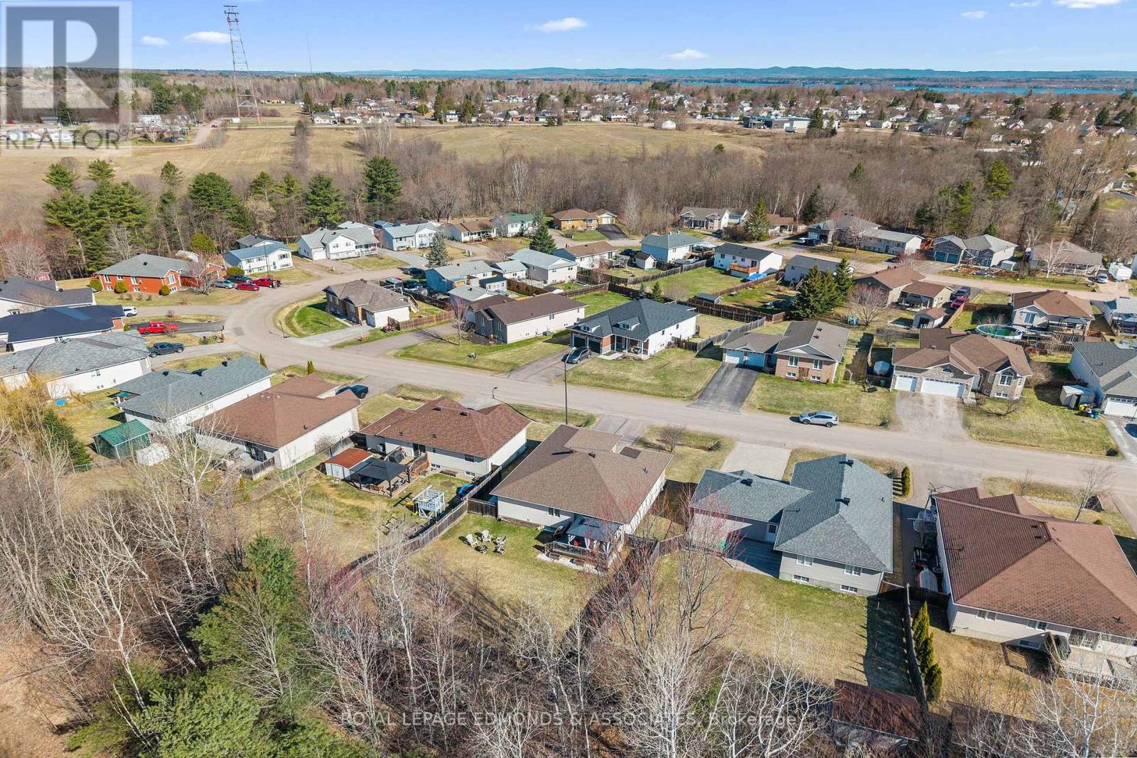 669 Fairview Avenue S, Laurentian Valley, Ontario  K8A 8N4 - Photo 41 - X12925520