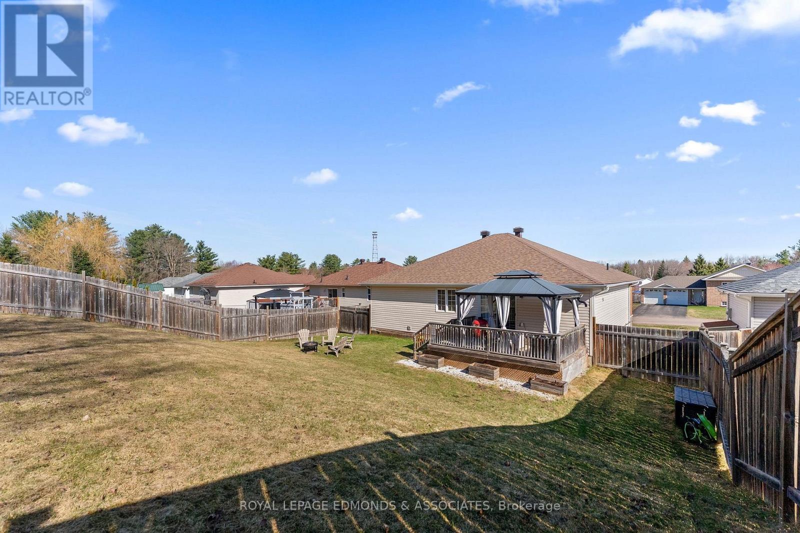 669 Fairview Avenue S, Laurentian Valley, Ontario  K8A 8N4 - Photo 32 - X12925520