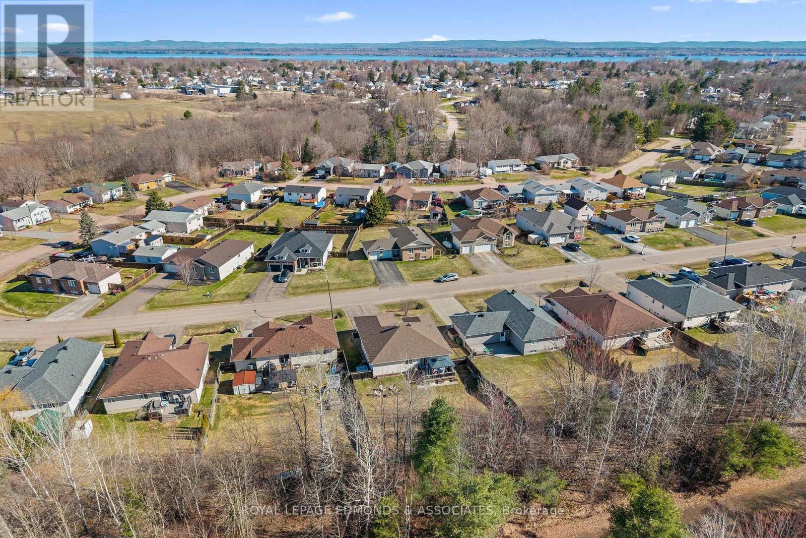 669 Fairview Avenue S, Laurentian Valley, Ontario  K8A 8N4 - Photo 42 - X12925520