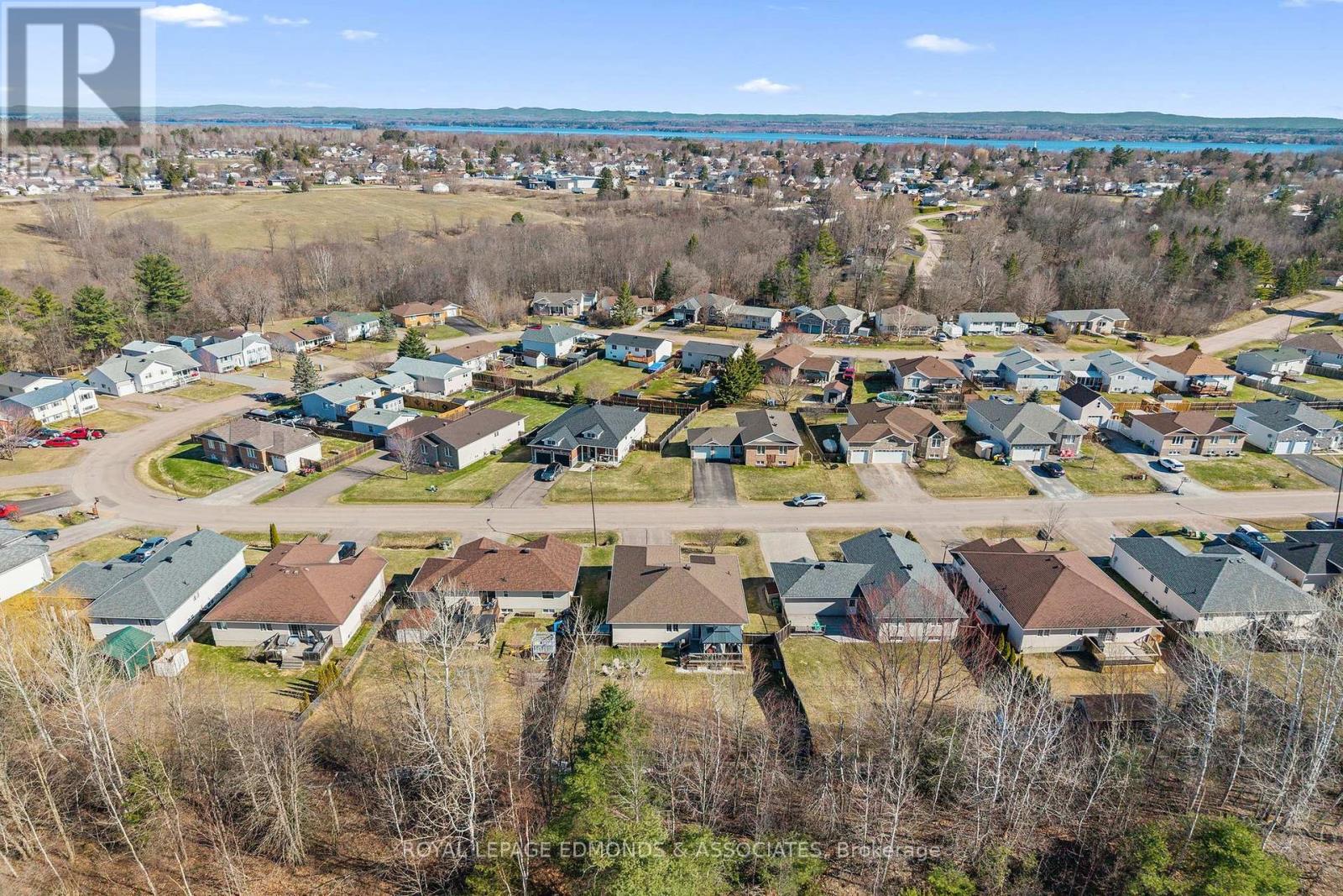 669 Fairview Avenue S, Laurentian Valley, Ontario  K8A 8N4 - Photo 40 - X12925520