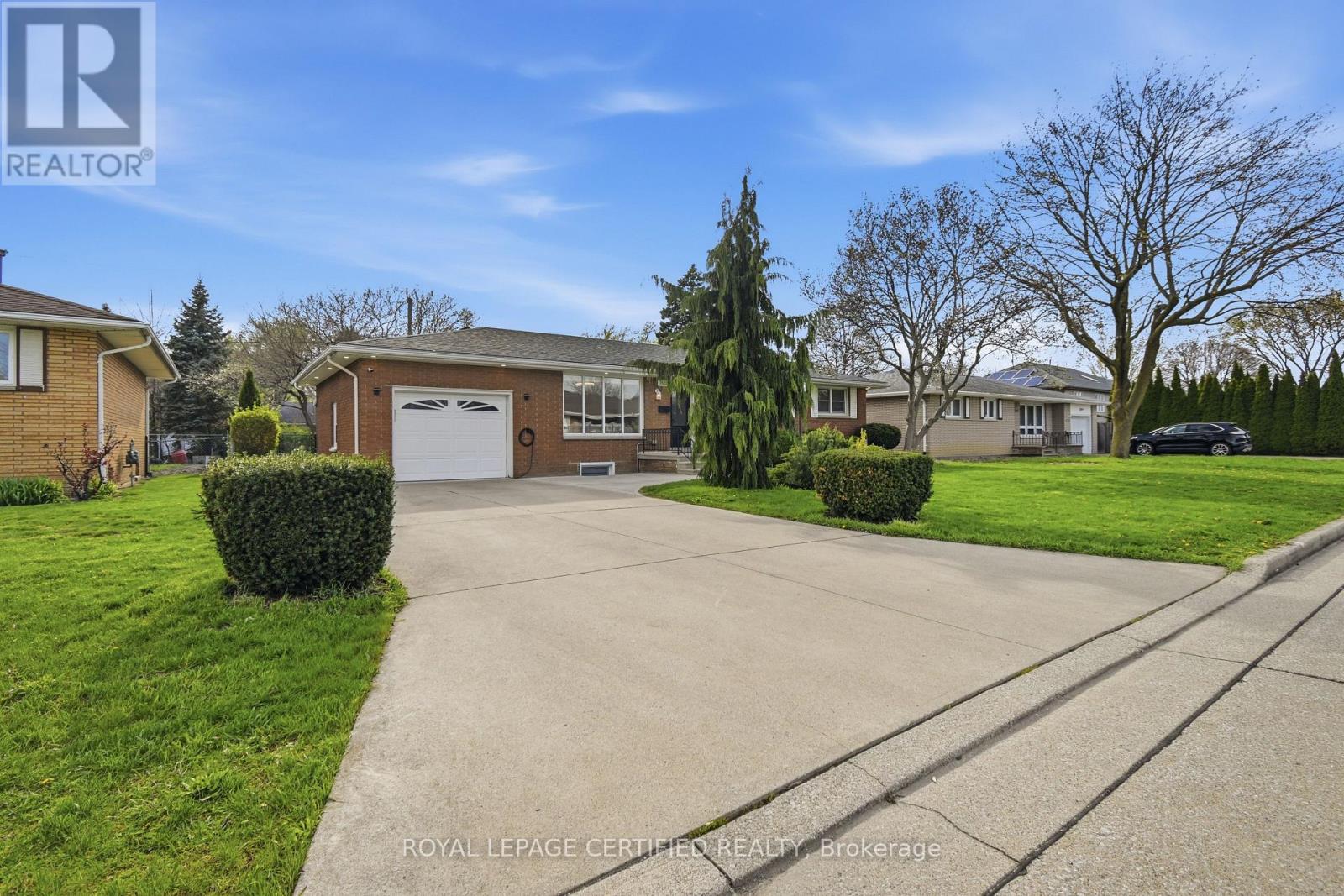 2435 Mckay Avenue, Windsor, Ontario  N9E 2P4 - Photo 2 - X13045028