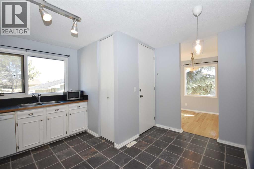 2604 106 Avenue Sw, Calgary, Alberta  T2W 2J1 - Photo 10 - A2304909
