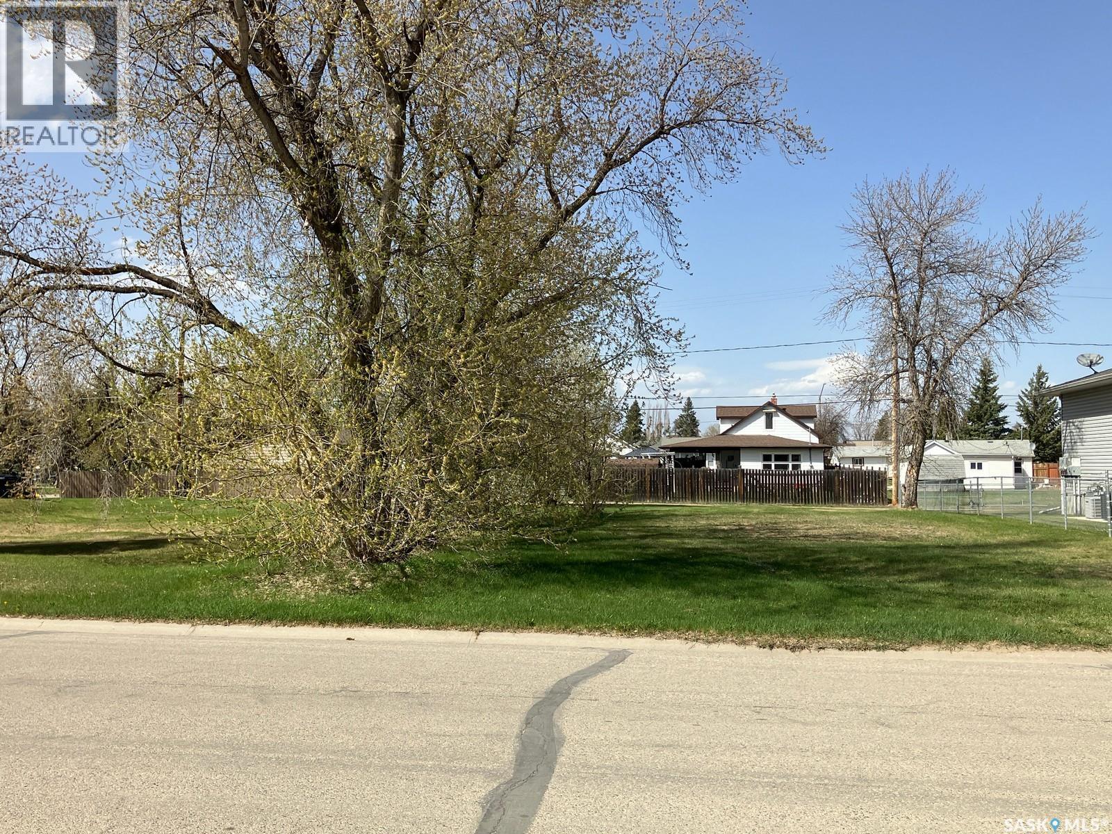 619 - 621 10th Avenue W, Nipawin, Saskatchewan  S0E 1E0 - Photo 1 - SK024962