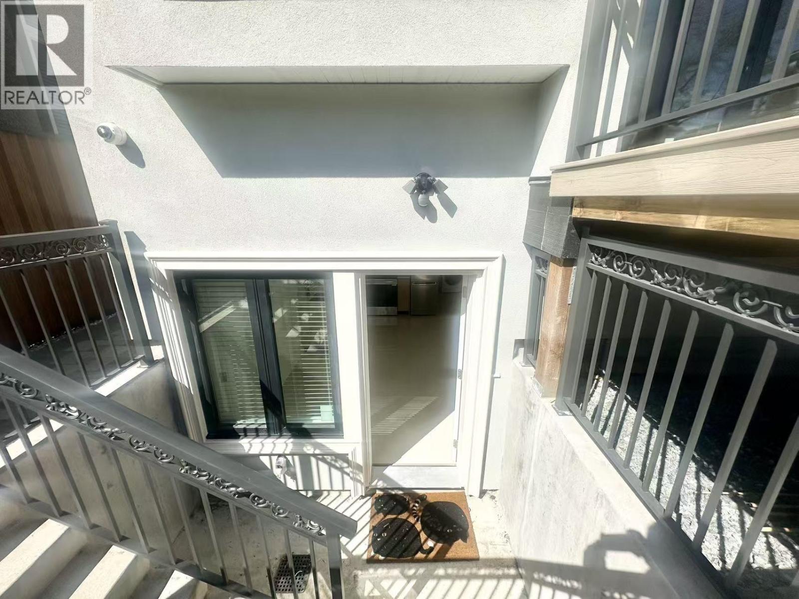 W 45th Ave, Vancouver, British Columbia  V5Y 2W1 - Photo 2 - R3115840