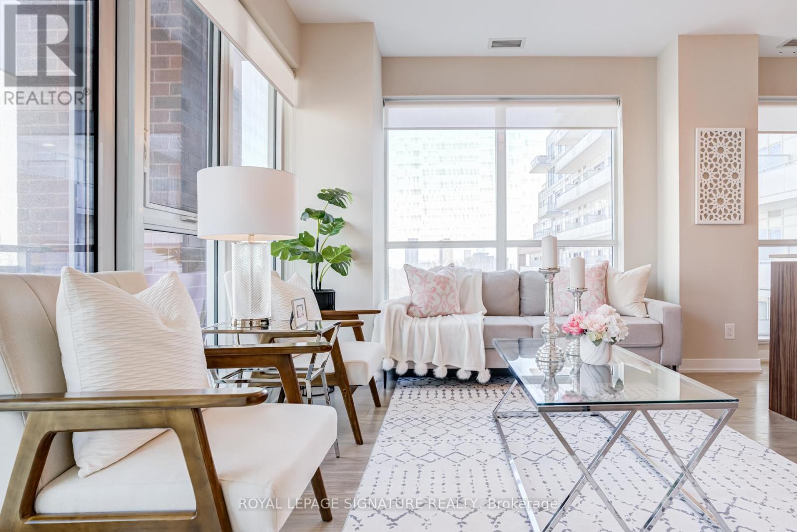 836 - 1830 Bloor Street W, Toronto, Ontario  M6P 0A2 - Photo 3 - W13041152