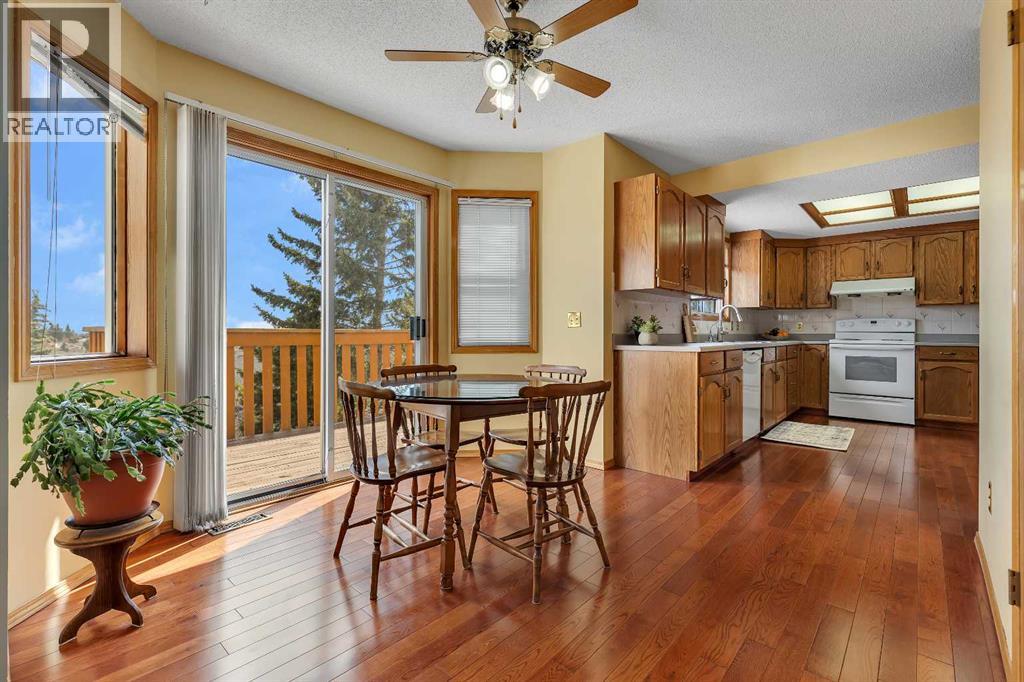 2856 Signal Hill Heights Sw, Calgary, Alberta  T3H 2M6 - Photo 9 - A2302336