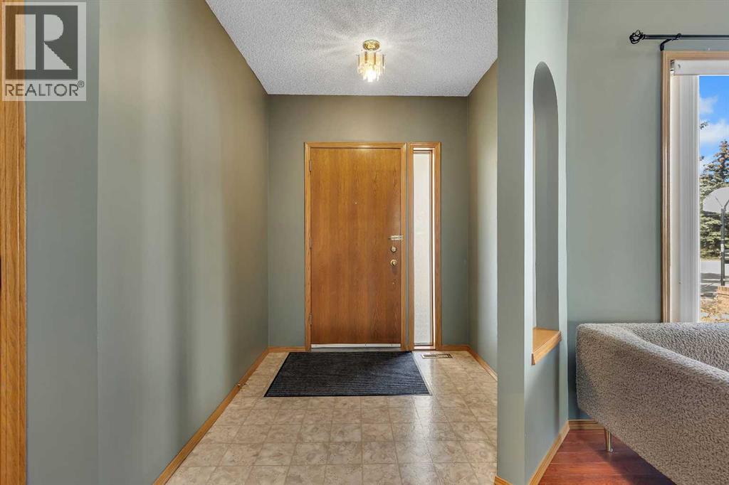 2856 Signal Hill Heights Sw, Calgary, Alberta  T3H 2M6 - Photo 3 - A2302336