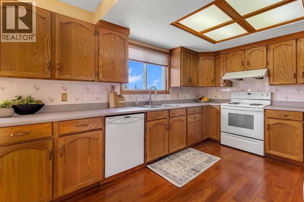 2856 Signal Hill Heights Sw, Calgary, Alberta  T3H 2M6 - Photo 10 - A2302336