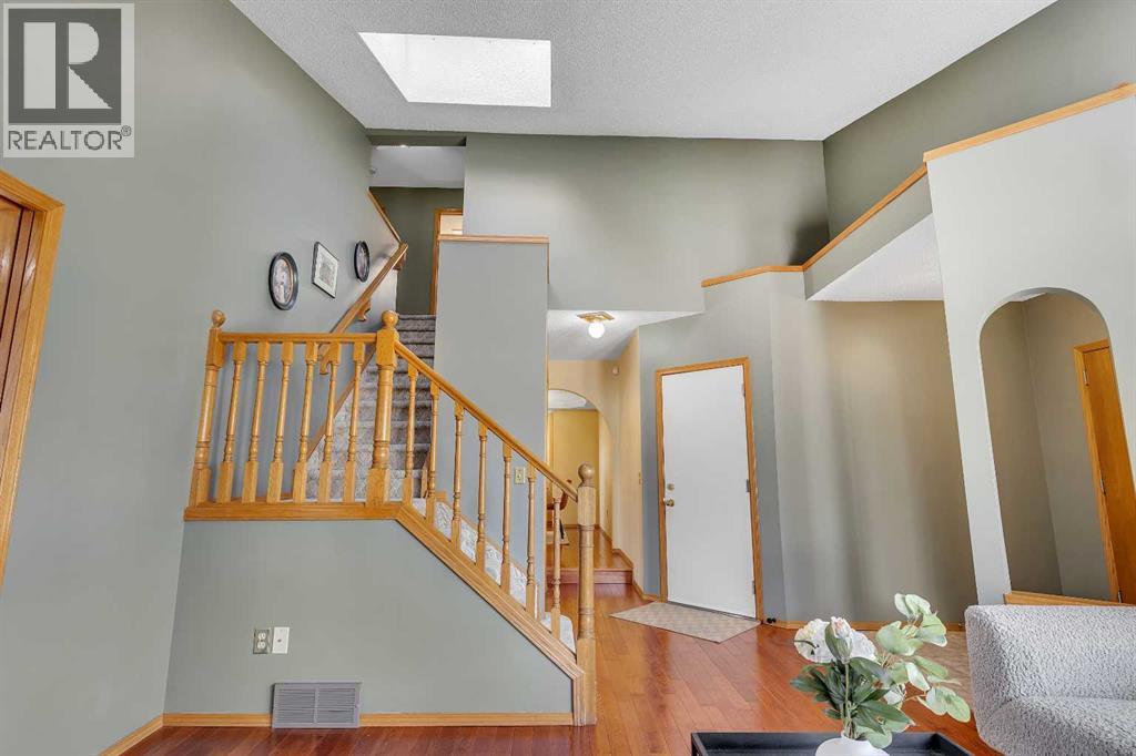 2856 Signal Hill Heights Sw, Calgary, Alberta  T3H 2M6 - Photo 6 - A2302336