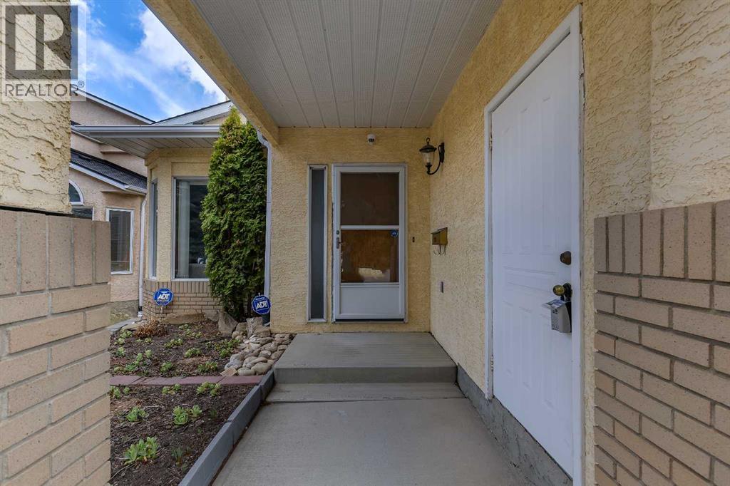 2856 Signal Hill Heights Sw, Calgary, Alberta  T3H 2M6 - Photo 2 - A2302336