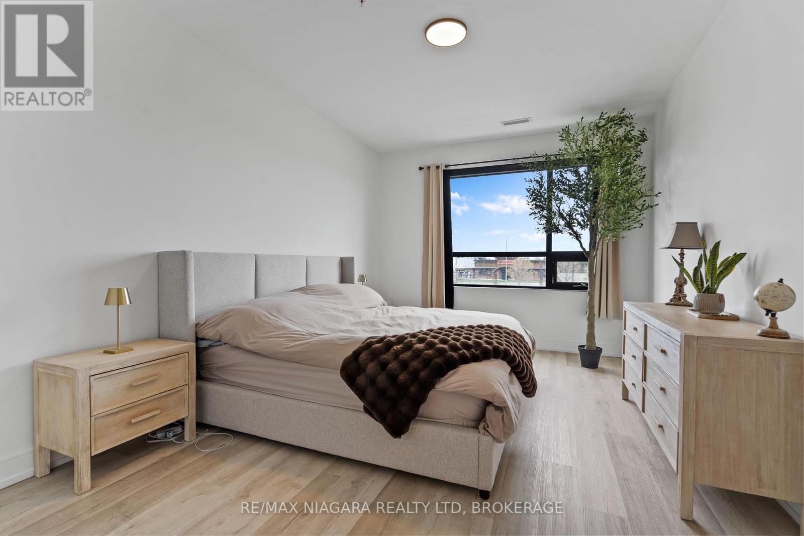 202 - 300b Fourth Avenue, St. Catharines, Ontario  L2S 0E6 - Photo 17 - X13045448