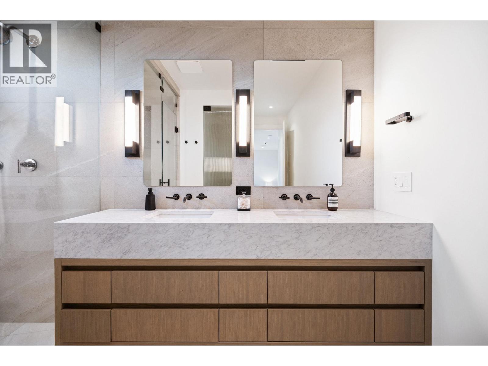 7961 Burnfield Crescent, Burnaby, British Columbia  V5E 2B8 - Photo 31 - R3079408