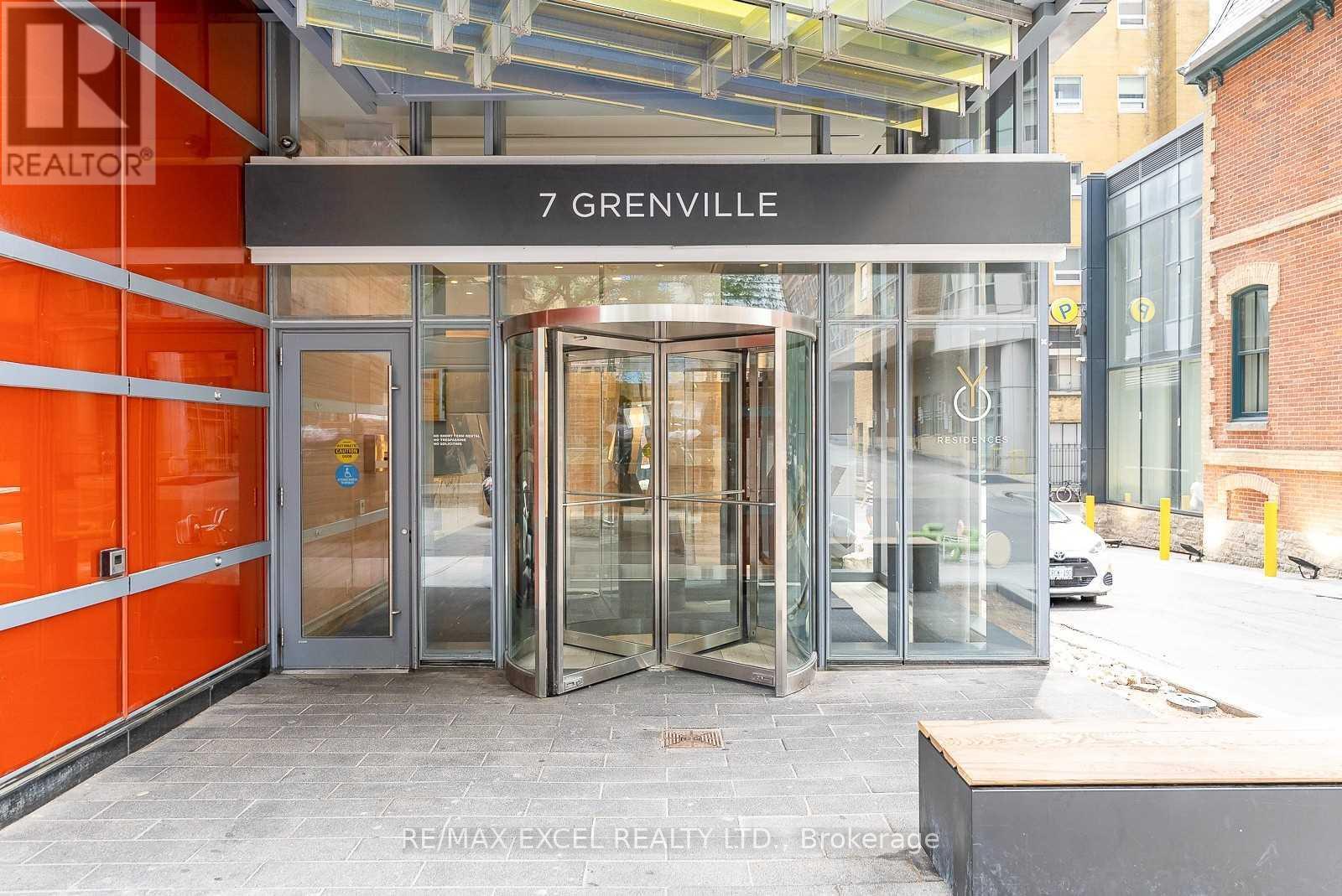 1802 - 7 Grenville Street, Toronto, Ontario  M4Y 0E9 - Photo 2 - C13045456