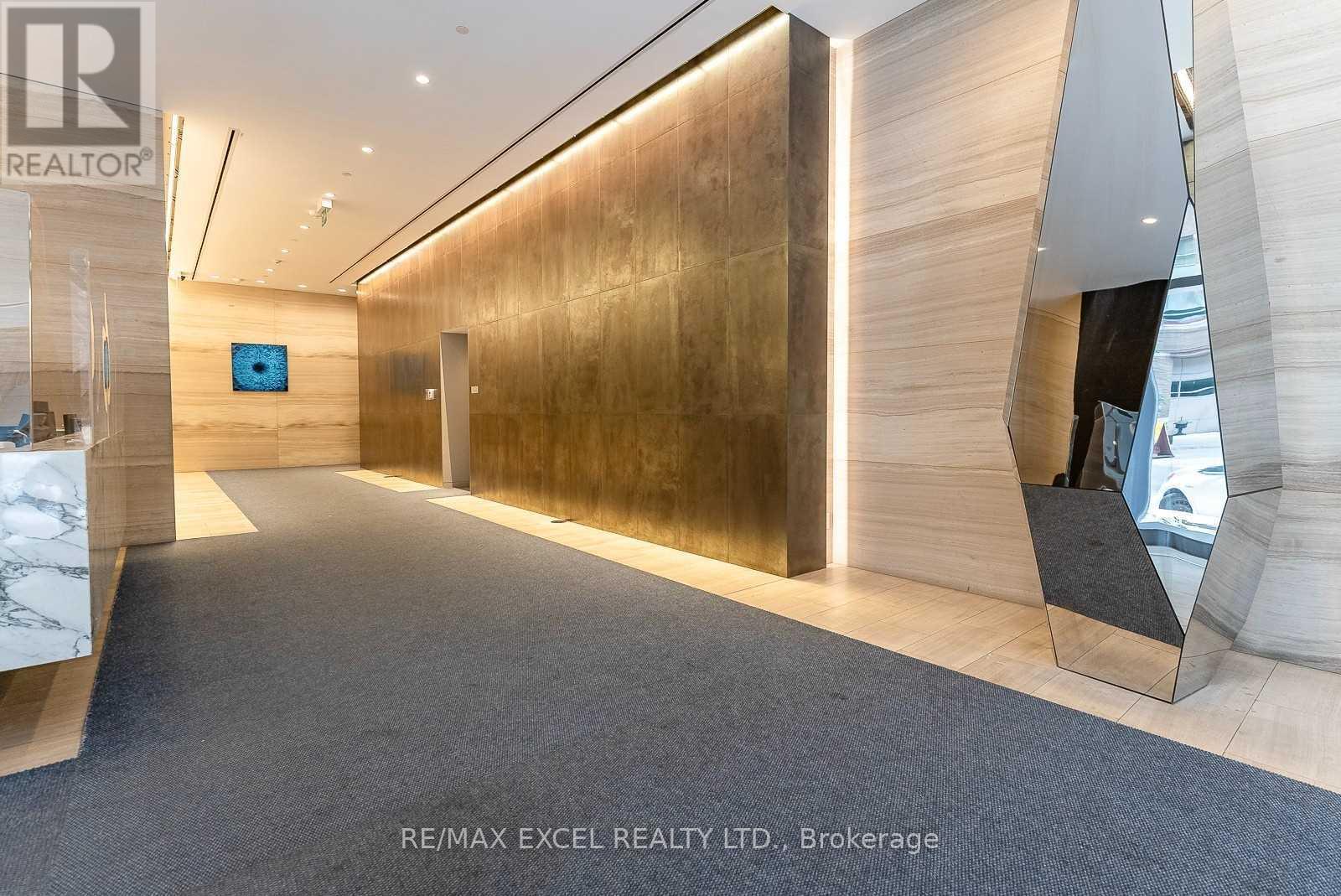 1802 - 7 Grenville Street, Toronto, Ontario  M4Y 0E9 - Photo 3 - C13045456