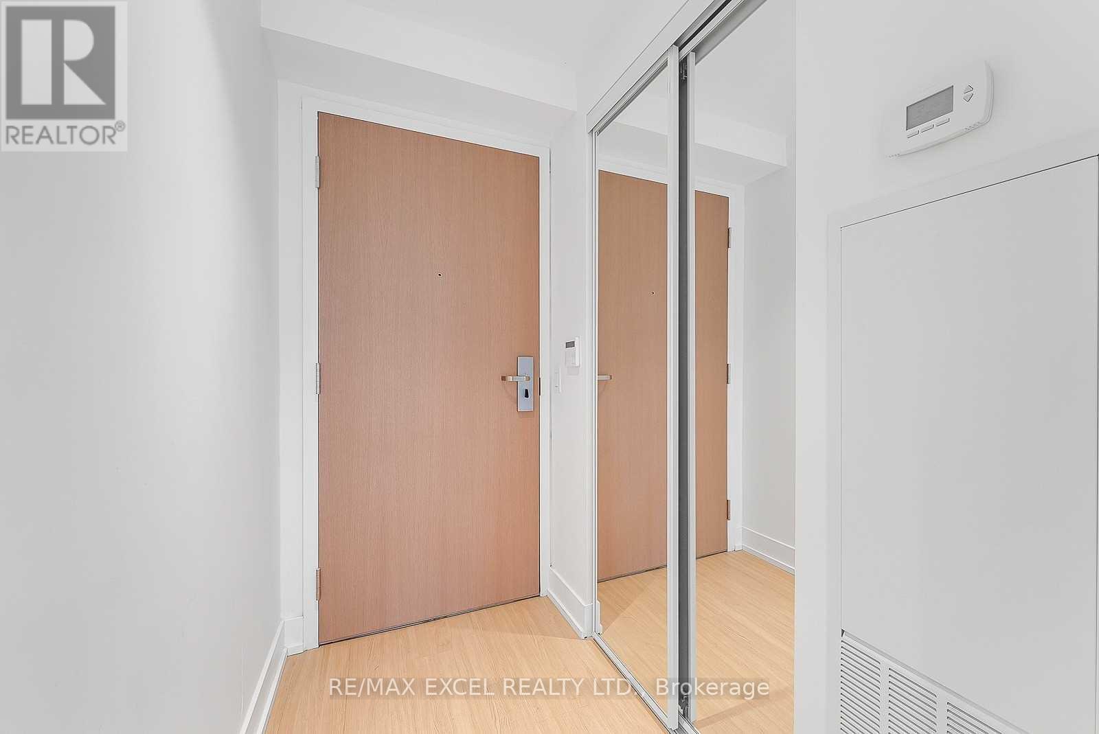 1802 - 7 Grenville Street, Toronto, Ontario  M4Y 0E9 - Photo 4 - C13045456