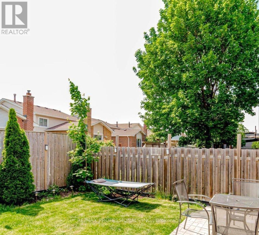 Upper - 18 Hockley Path, Brampton, Ontario  L6V 3R3 - Photo 13 - W13045454