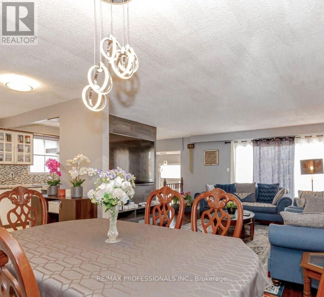 Upper - 18 Hockley Path, Brampton, Ontario  L6V 3R3 - Photo 2 - W13045454