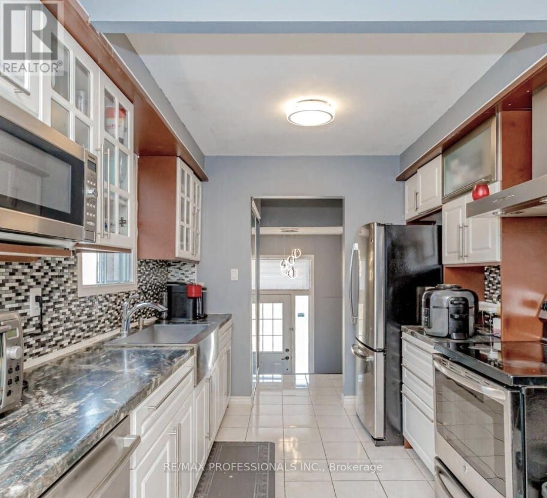 Upper - 18 Hockley Path, Brampton, Ontario  L6V 3R3 - Photo 5 - W13045454