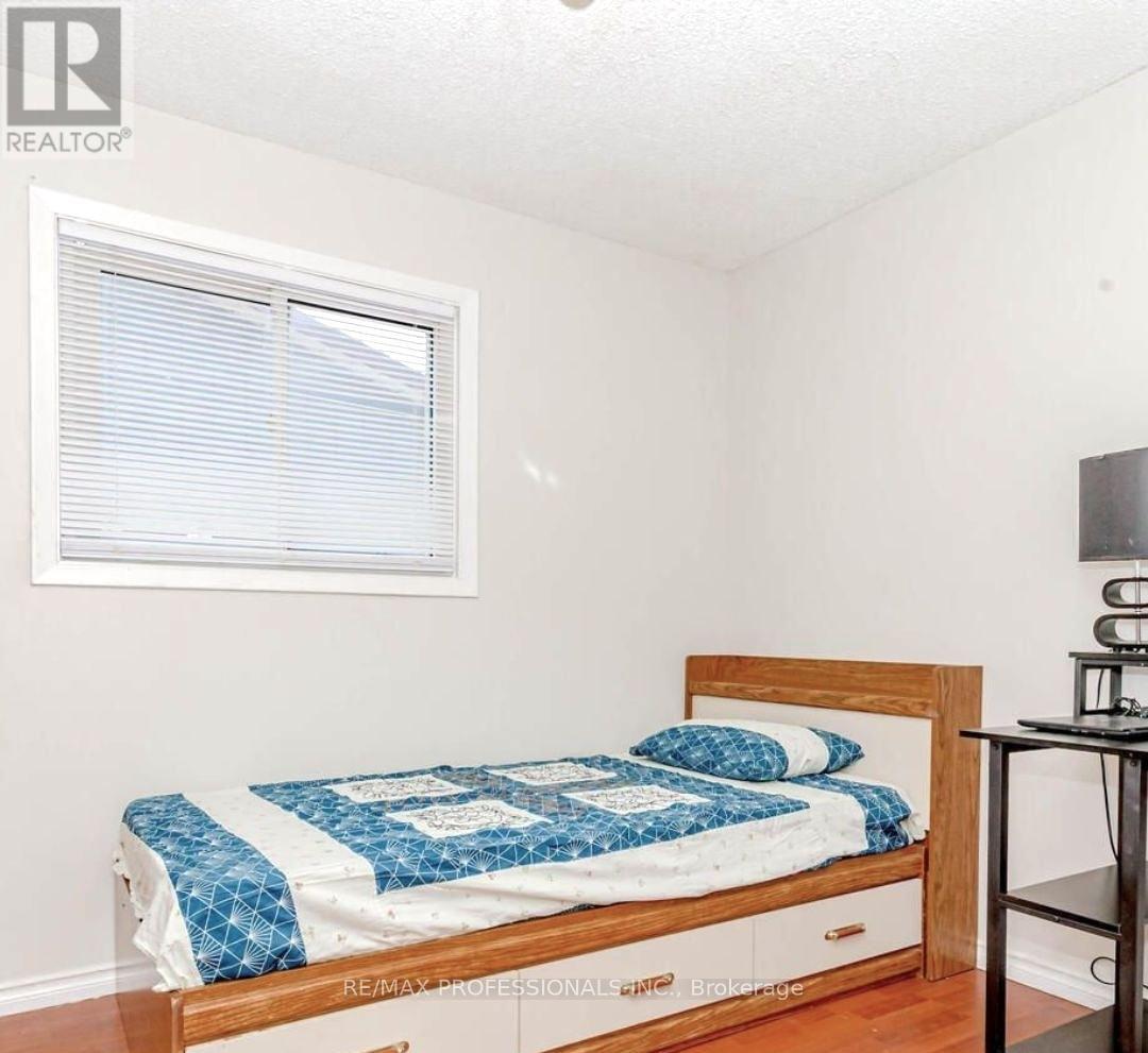 Upper - 18 Hockley Path, Brampton, Ontario  L6V 3R3 - Photo 9 - W13045454