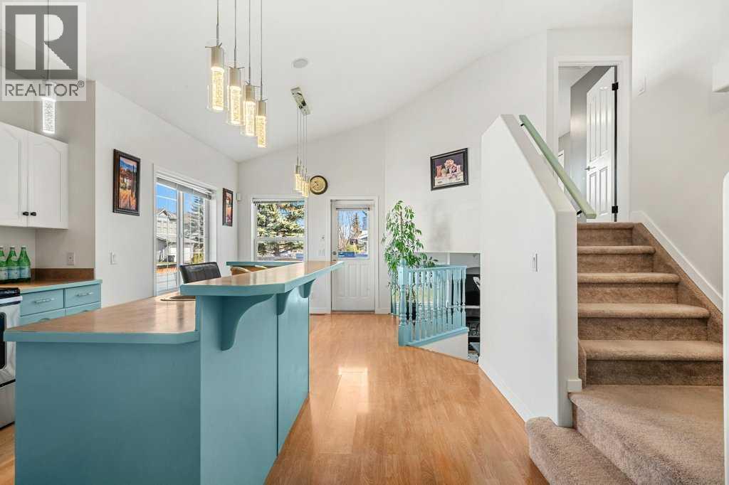 195 Somerglen Common SW, Calgary, Alberta  T2Y 4E8 - Photo 9 - A2304819