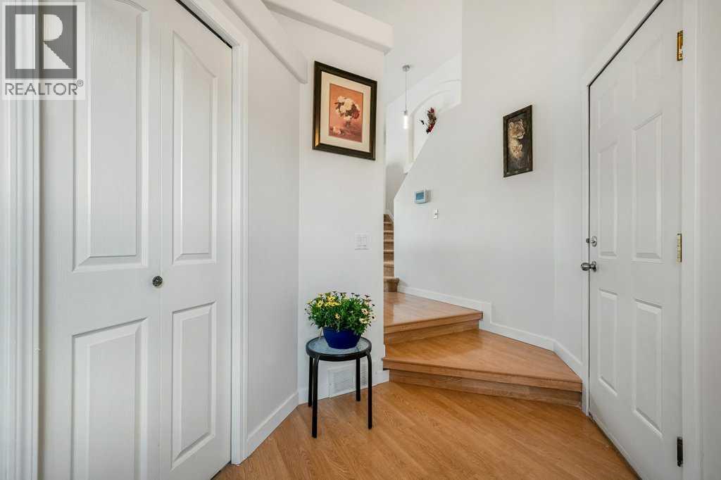 195 Somerglen Common SW, Calgary, Alberta  T2Y 4E8 - Photo 7 - A2304819