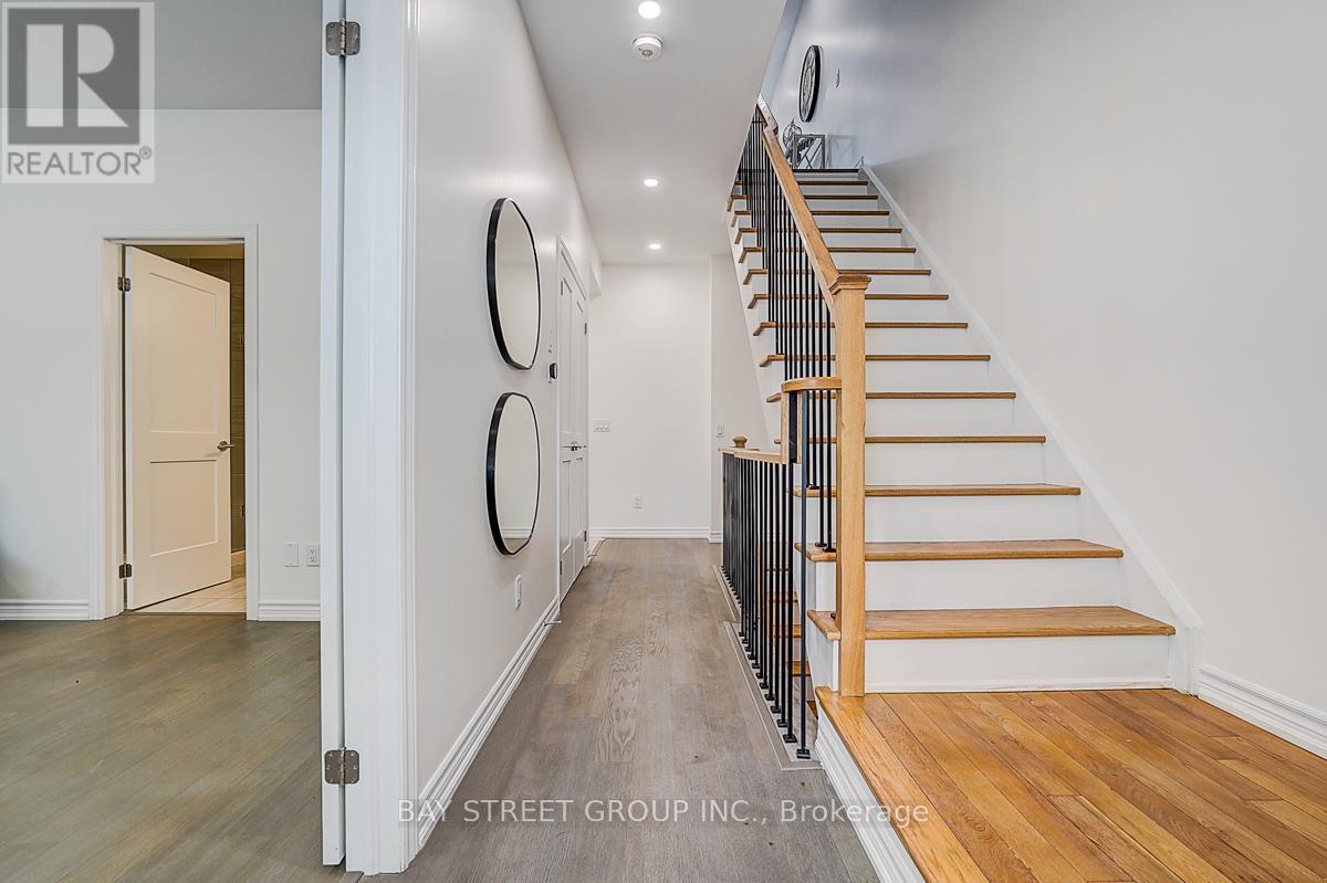 74 Village Parkway N, Markham (Unionville), Ontario  L3R 4Z7 - Photo 2 - N13045478