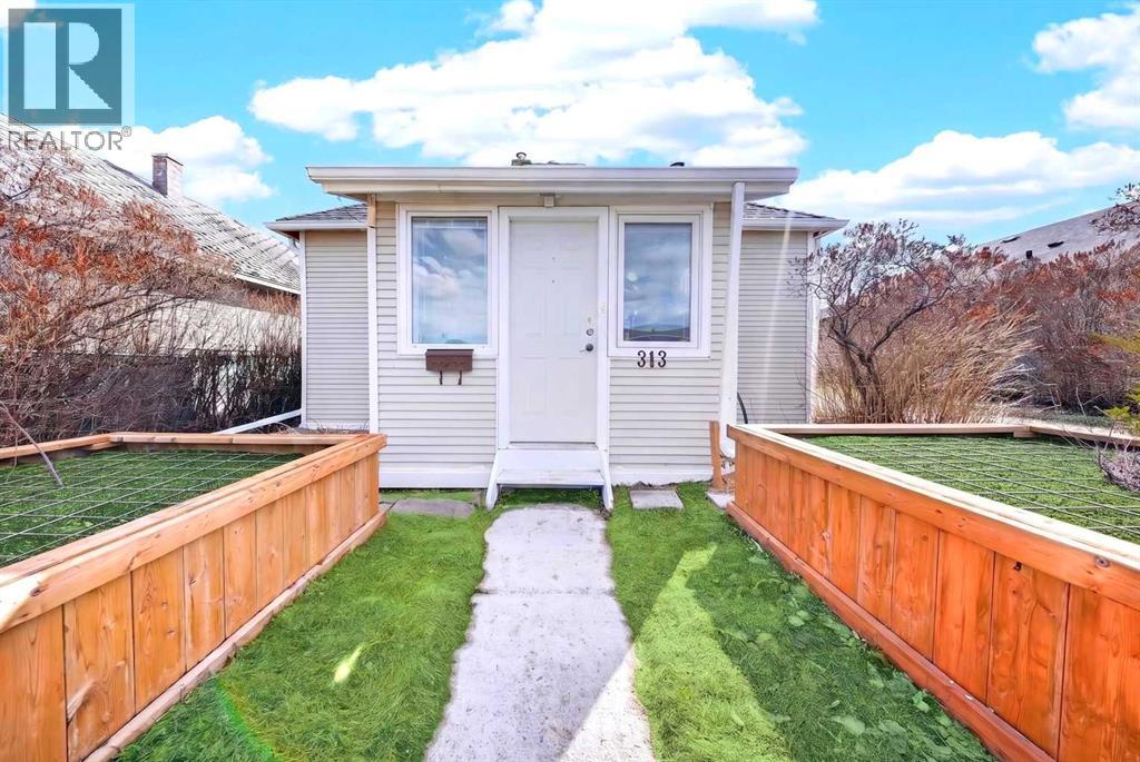 313 5 Street, Irricana, Alberta  T0M 1B0 - Photo 2 - A2303827