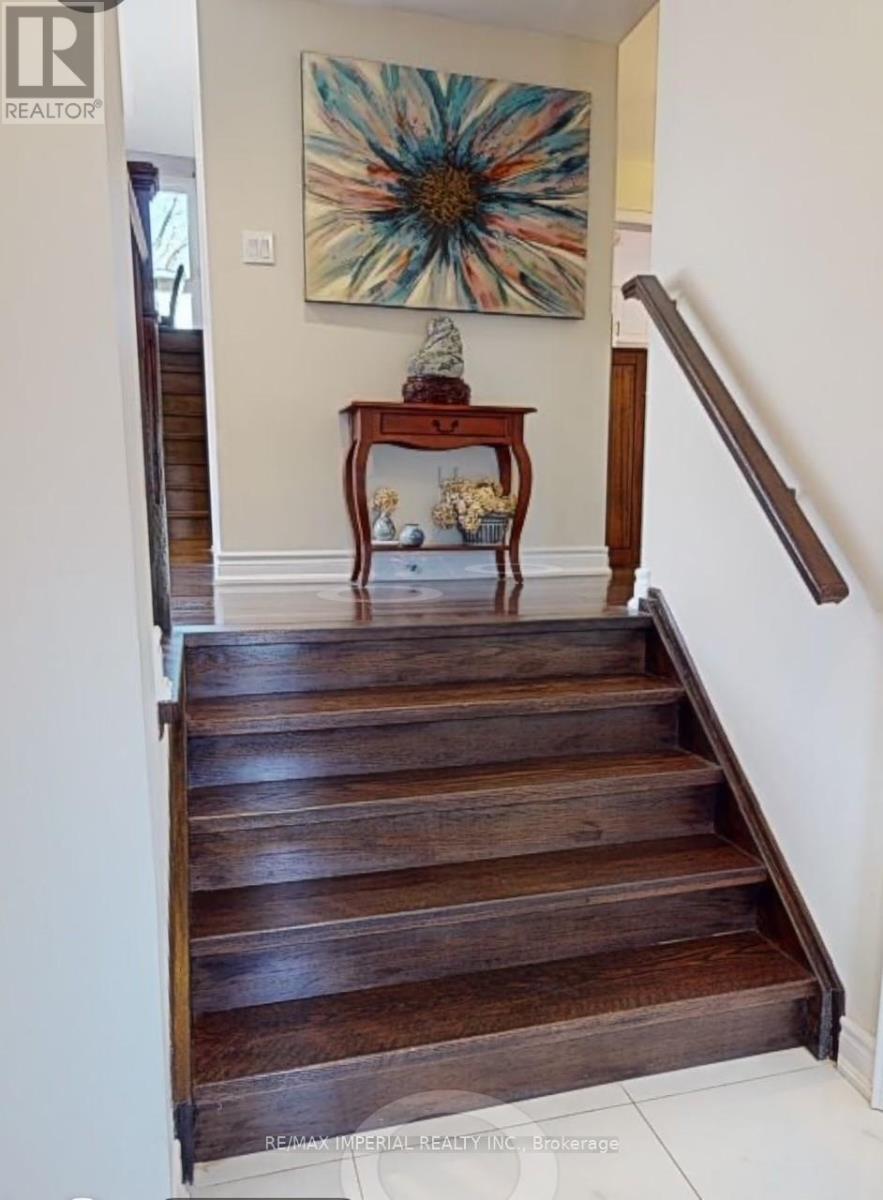 140 Romain Crescent, Oakville (Cp College Park), Ontario  L6H 5A6 - Photo 4 - W13045476