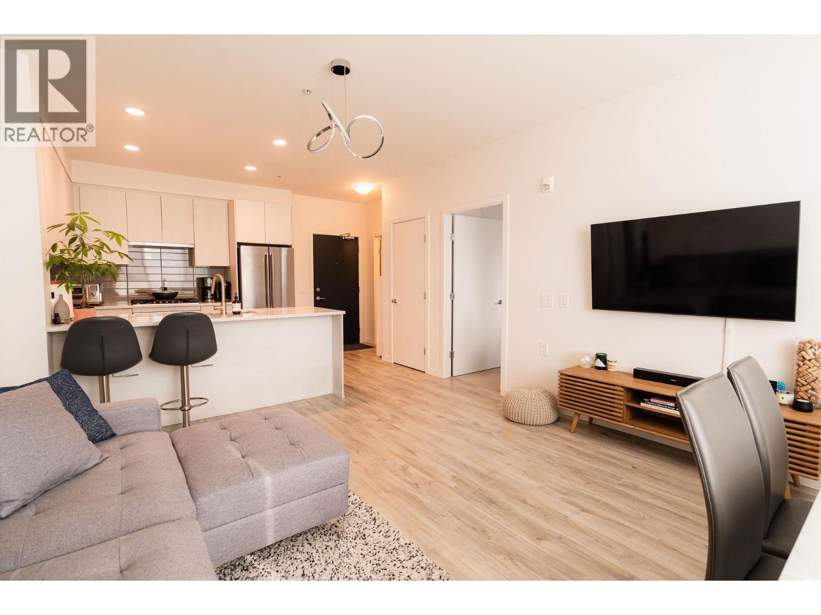 302 621 REGAN AVENUE, Coquitlam, British Columbia