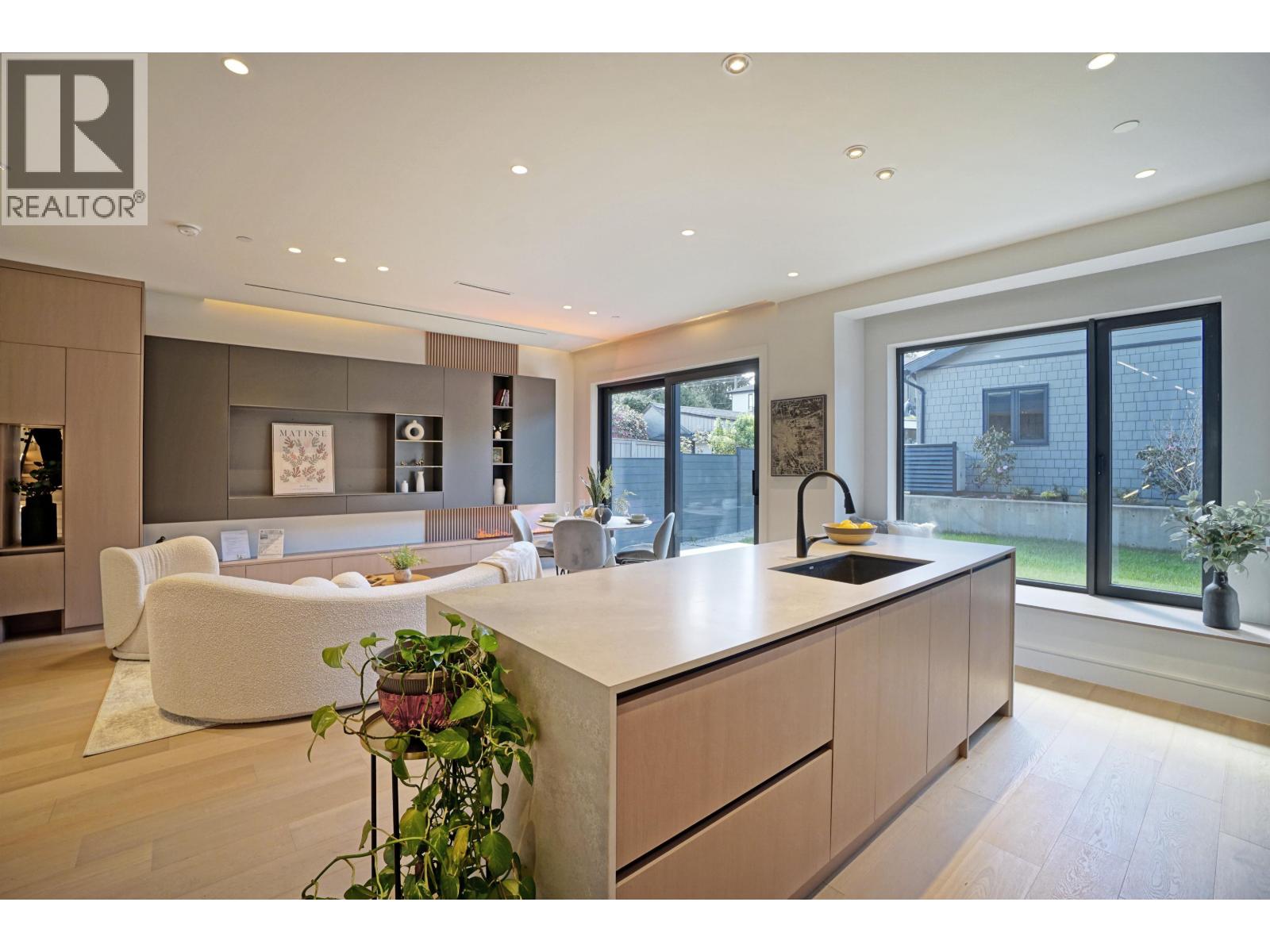 2 3460 W 14th Avenue, Vancouver, British Columbia  V6R 2W1 - Photo 3 - R3087842