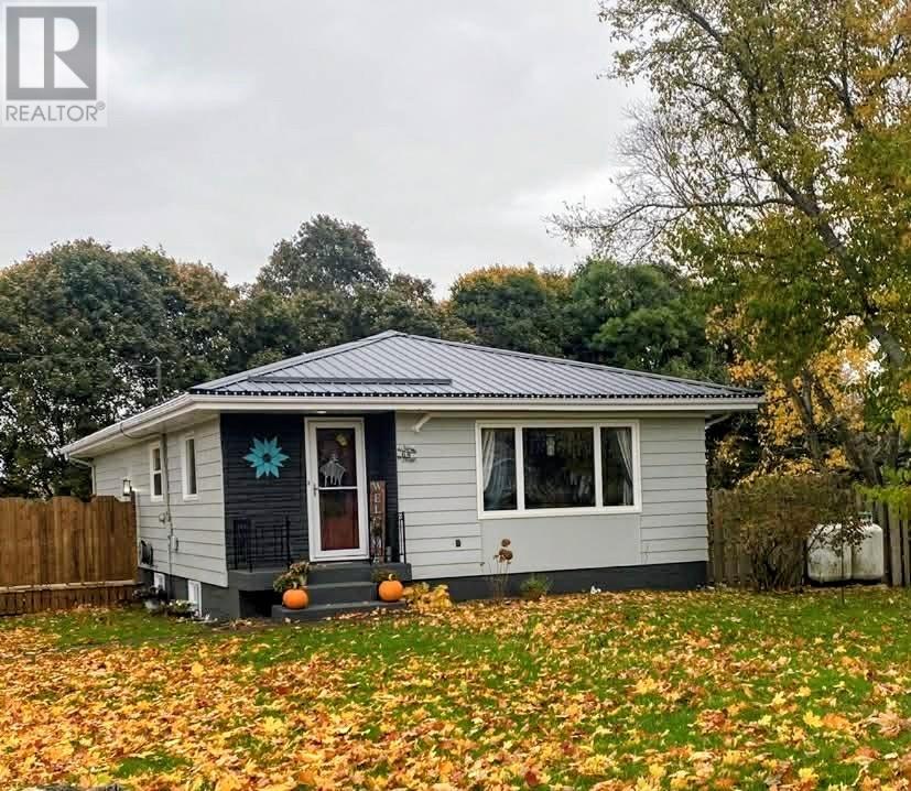 68 Meadowbank Road, Cornwall, Prince Edward Island  C0A 1H0 - Photo 5 - 202600889