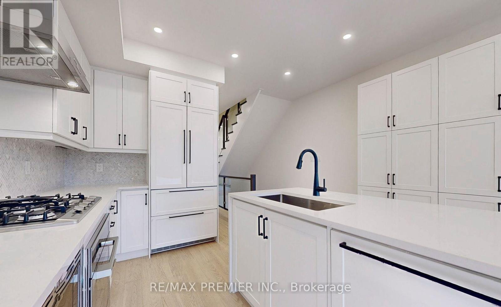 208 Mcroberts Avenue, Toronto, Ontario  M6E 4P5 - Photo 11 - W13044976