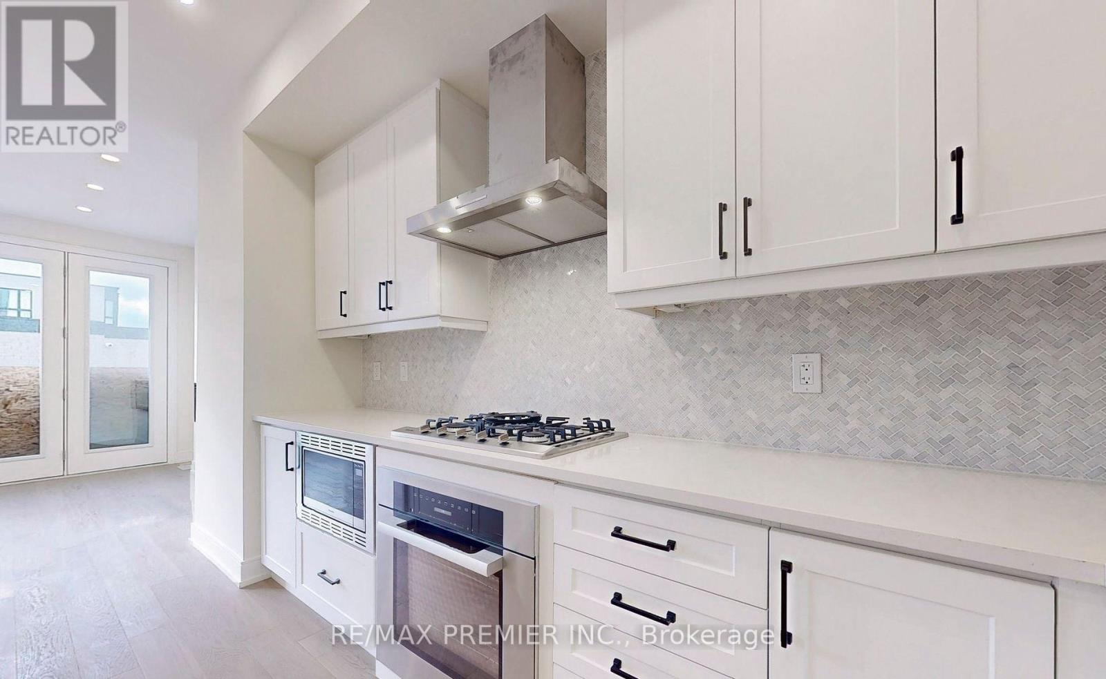 208 Mcroberts Avenue, Toronto, Ontario  M6E 4P5 - Photo 10 - W13044976