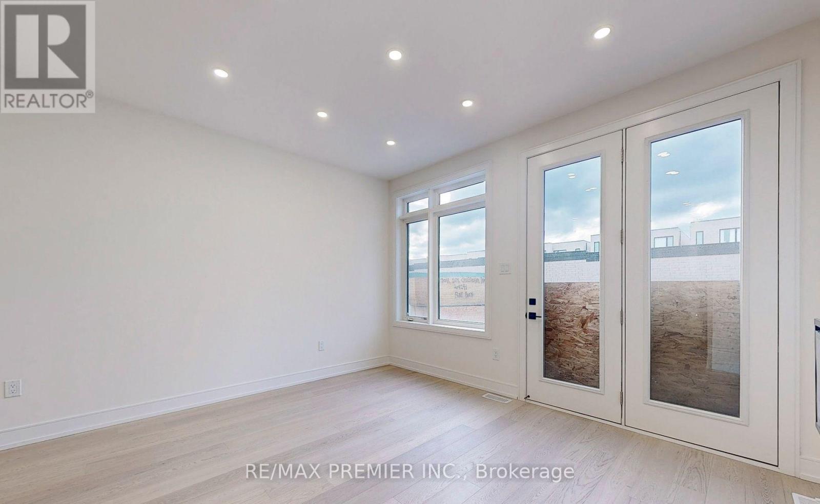 208 Mcroberts Avenue, Toronto, Ontario  M6E 4P5 - Photo 16 - W13044976