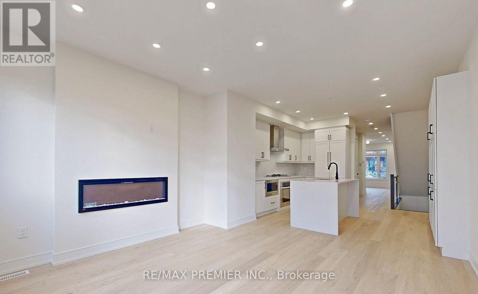 208 Mcroberts Avenue, Toronto, Ontario  M6E 4P5 - Photo 18 - W13044976